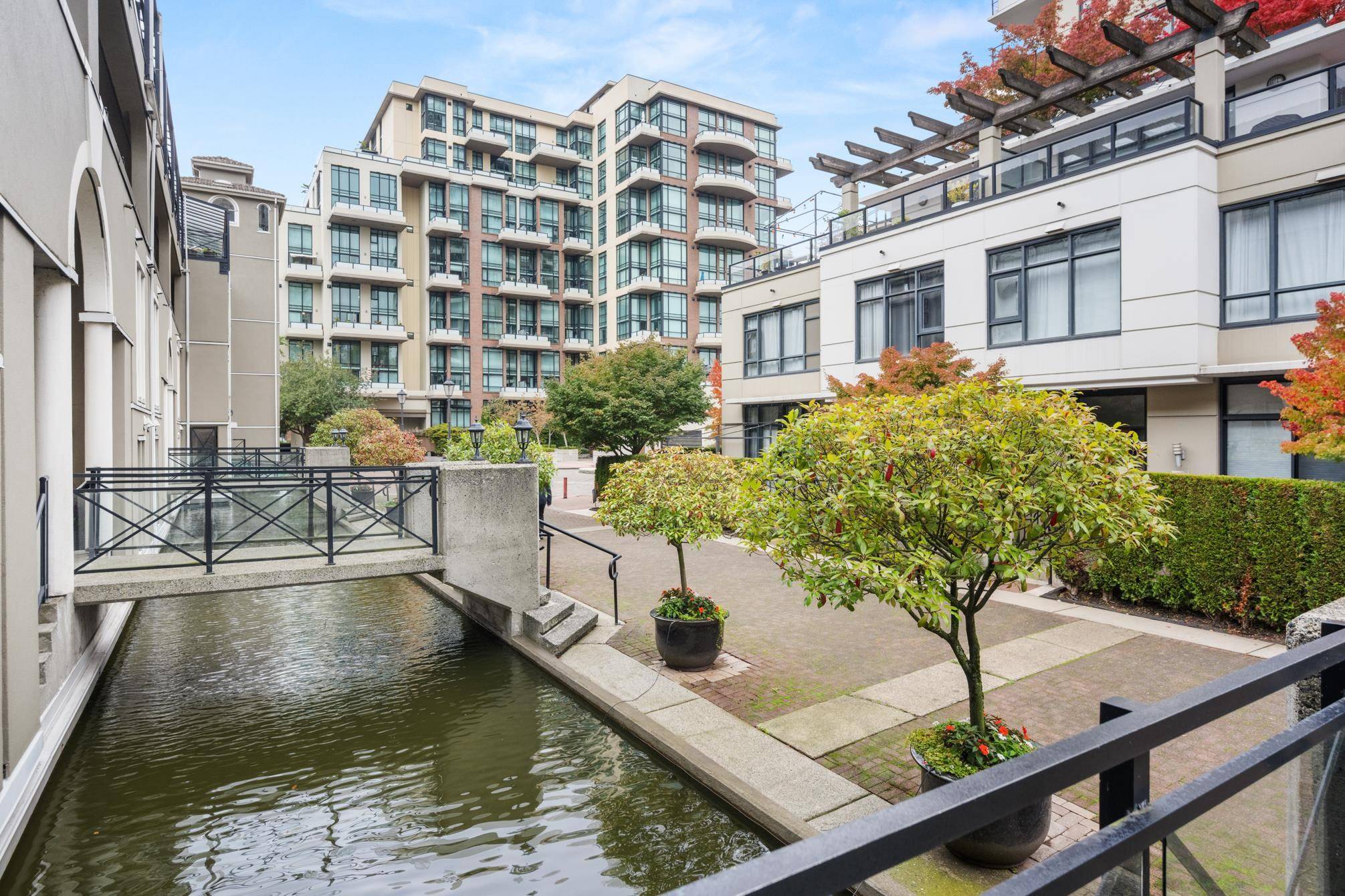 New Westminster, BC V3M 6K5,5 Renaissance SQ #105