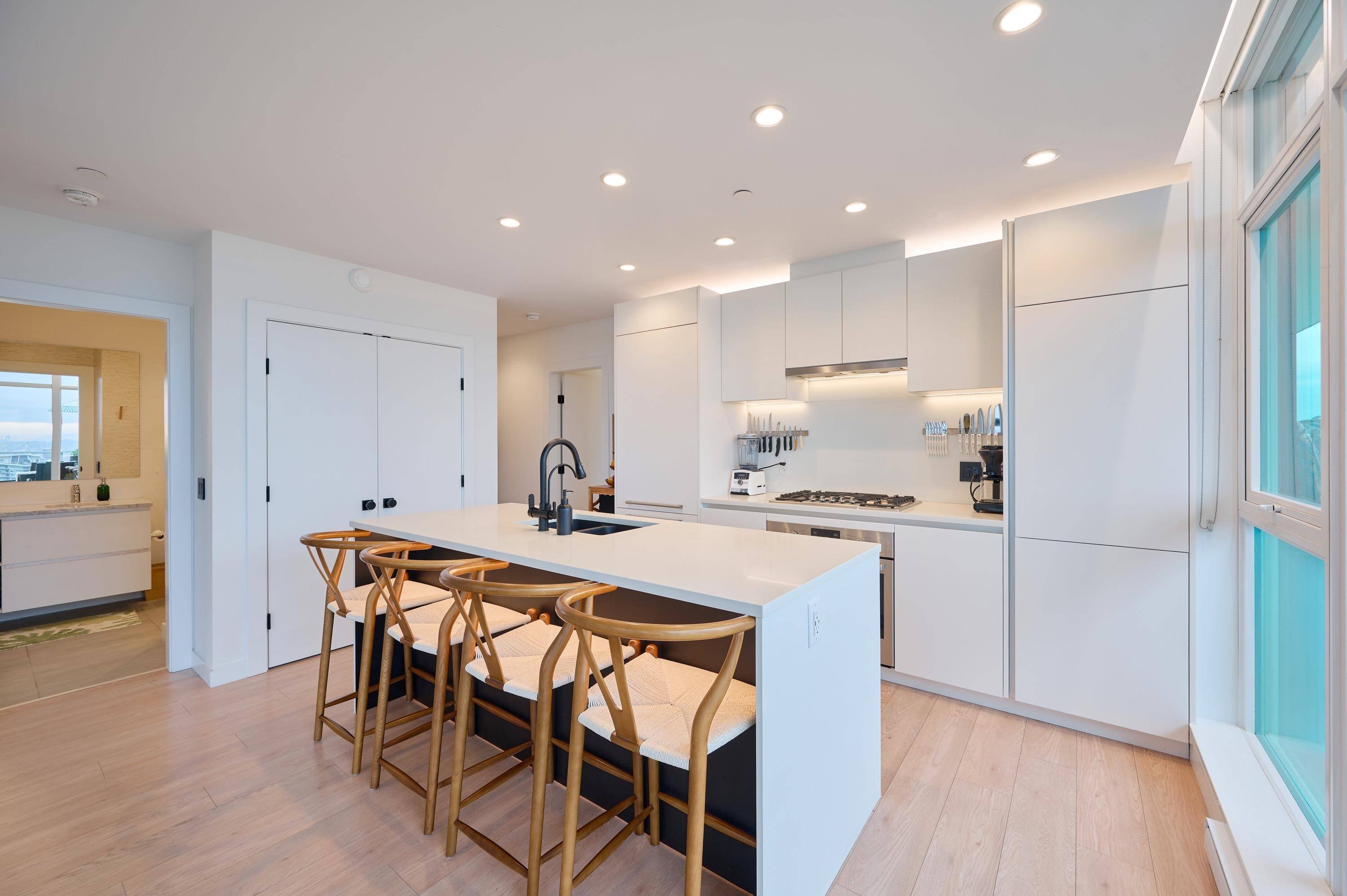 Coquitlam, BC V3J 0K3,652 Whiting WAY #2802/03