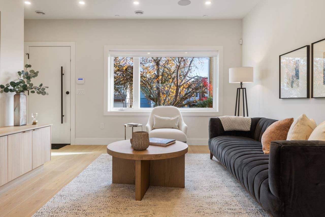 Vancouver, BC V5N 4V9,1937 Templeton DR