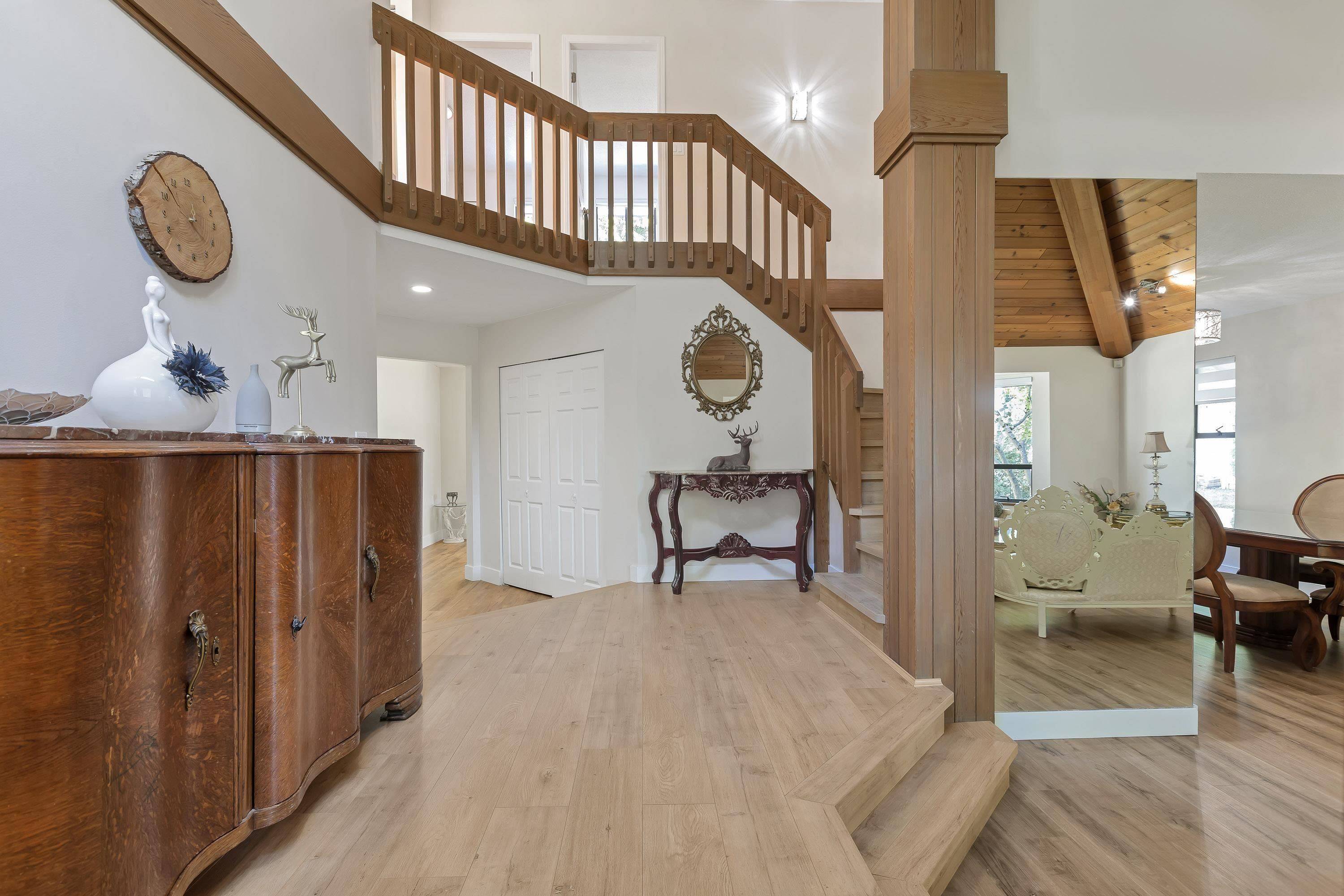 Surrey, BC V4N 1T5,10418 Fraserglen DR