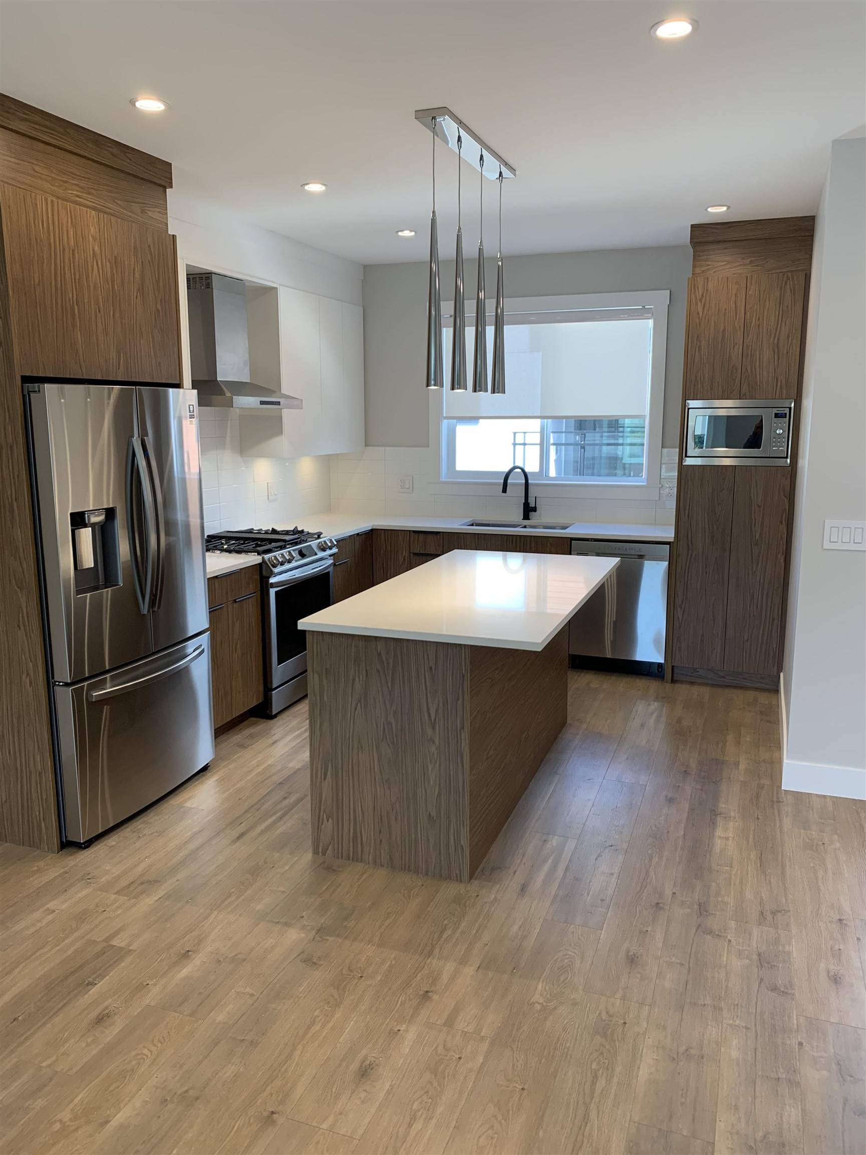 Surrey, BC V4A 4Y1,1639 162 ST #18