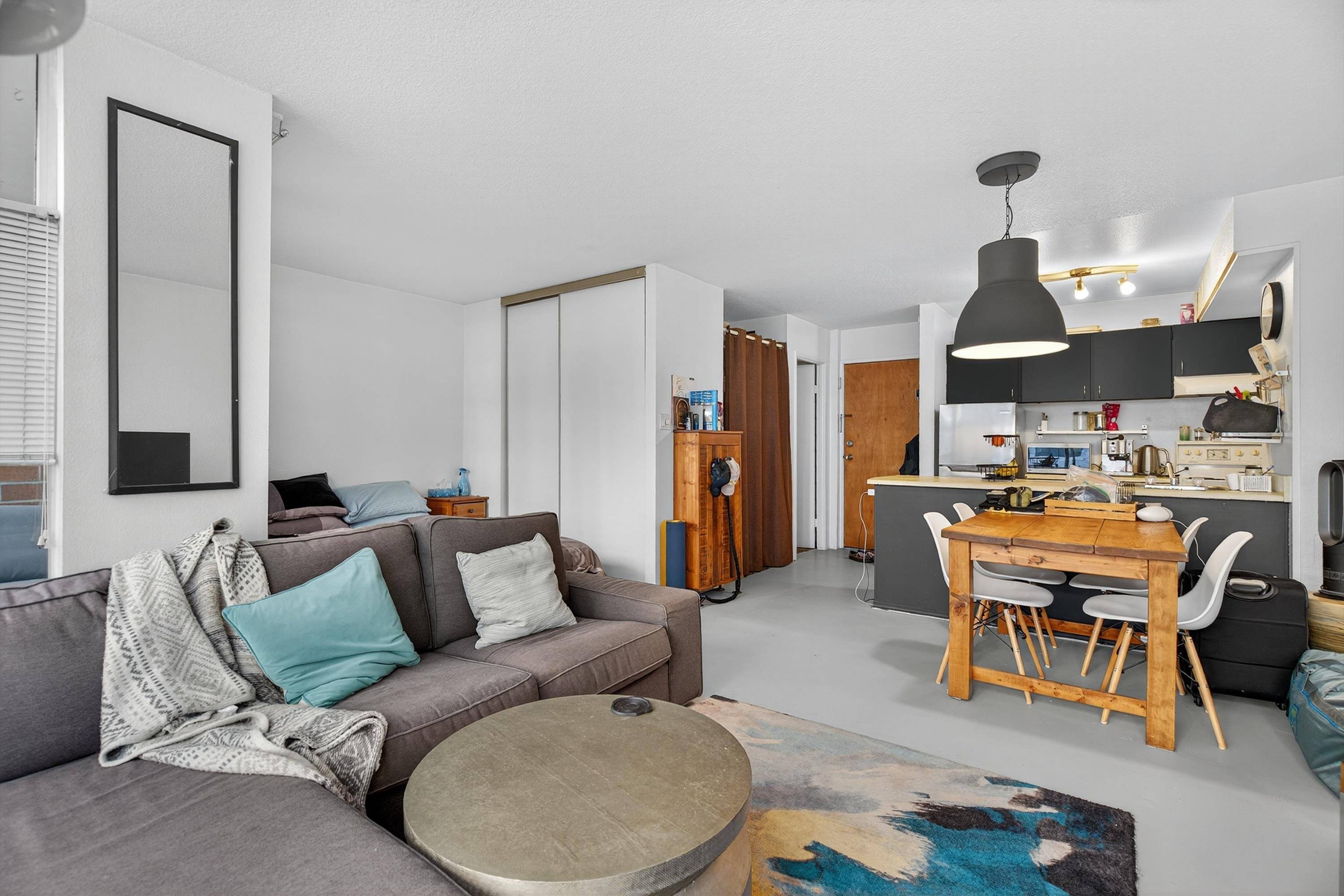 Vancouver, BC V6Z 2B9,950 Drake ST #902