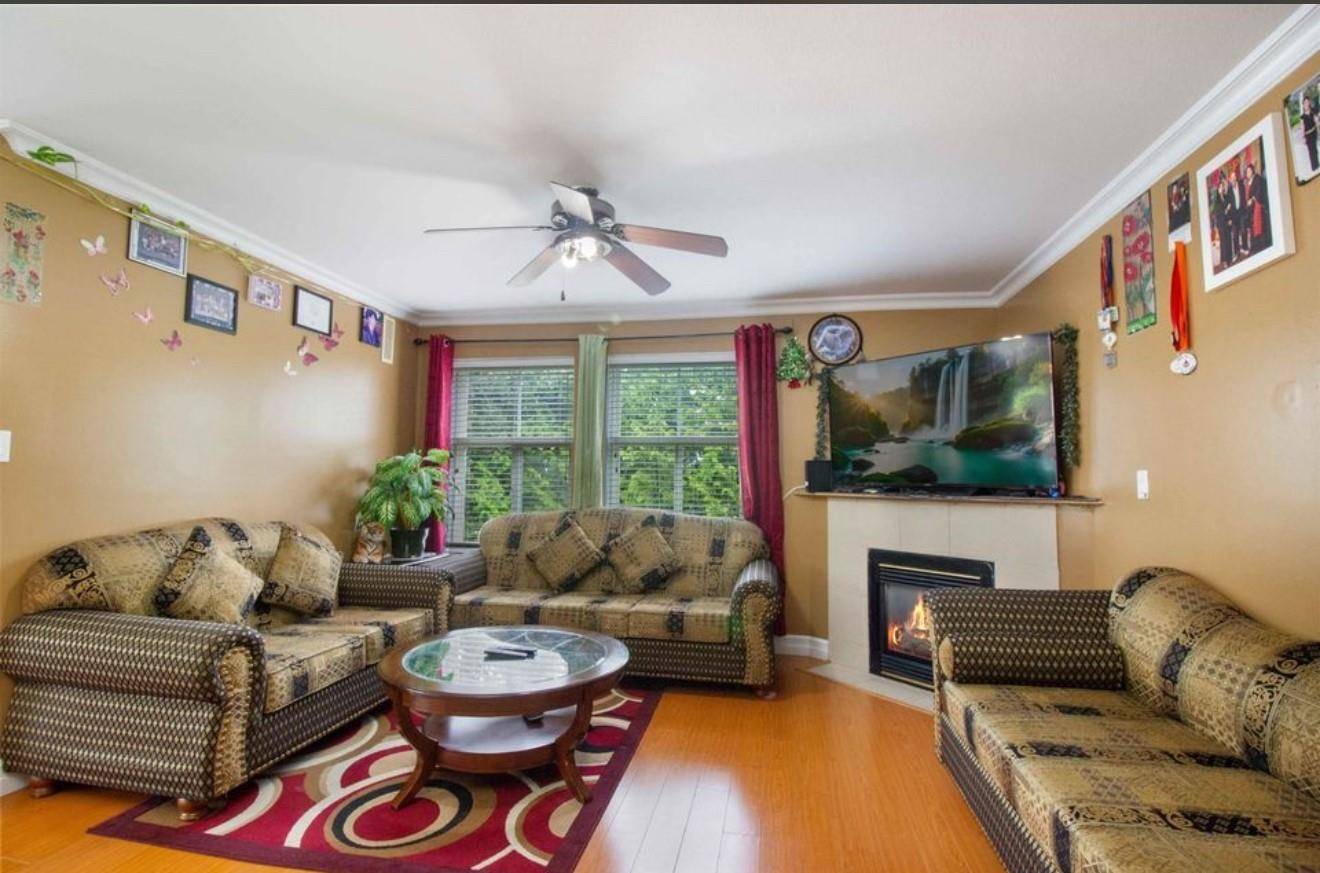 Surrey, BC V3W 2M7,12739 72 AVE #401