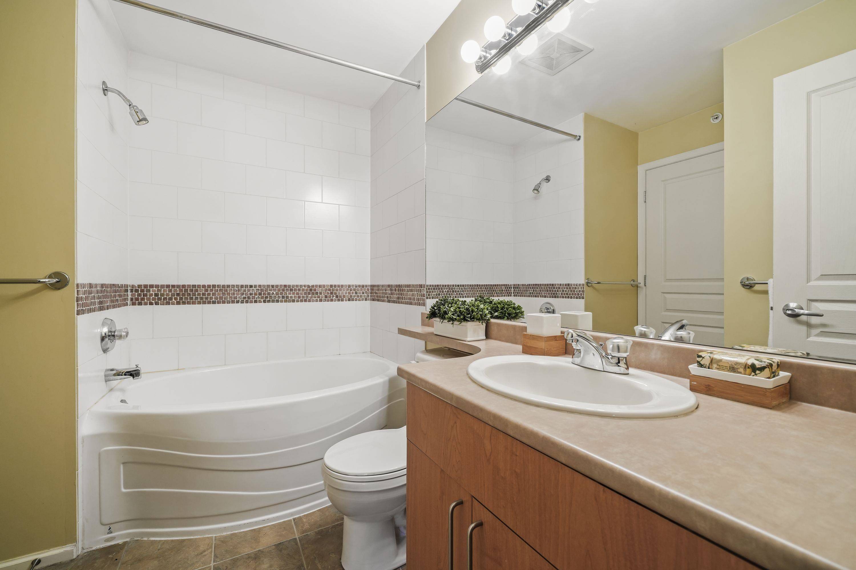 North Vancouver, BC V7K 3E4,1100 E 29th ST #355