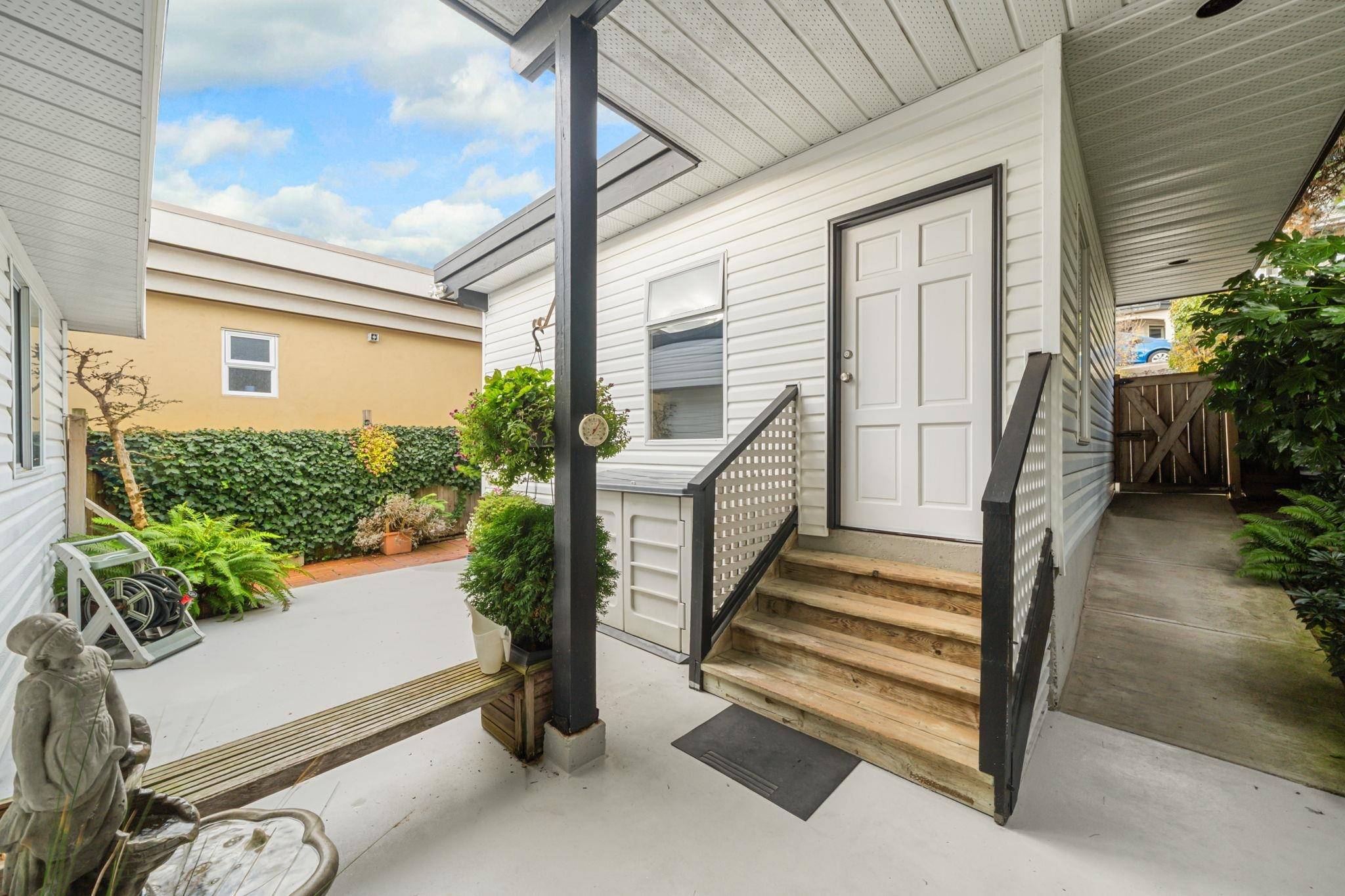 White Rock, BC V4B 2C9,14786 Upper Roper AVE