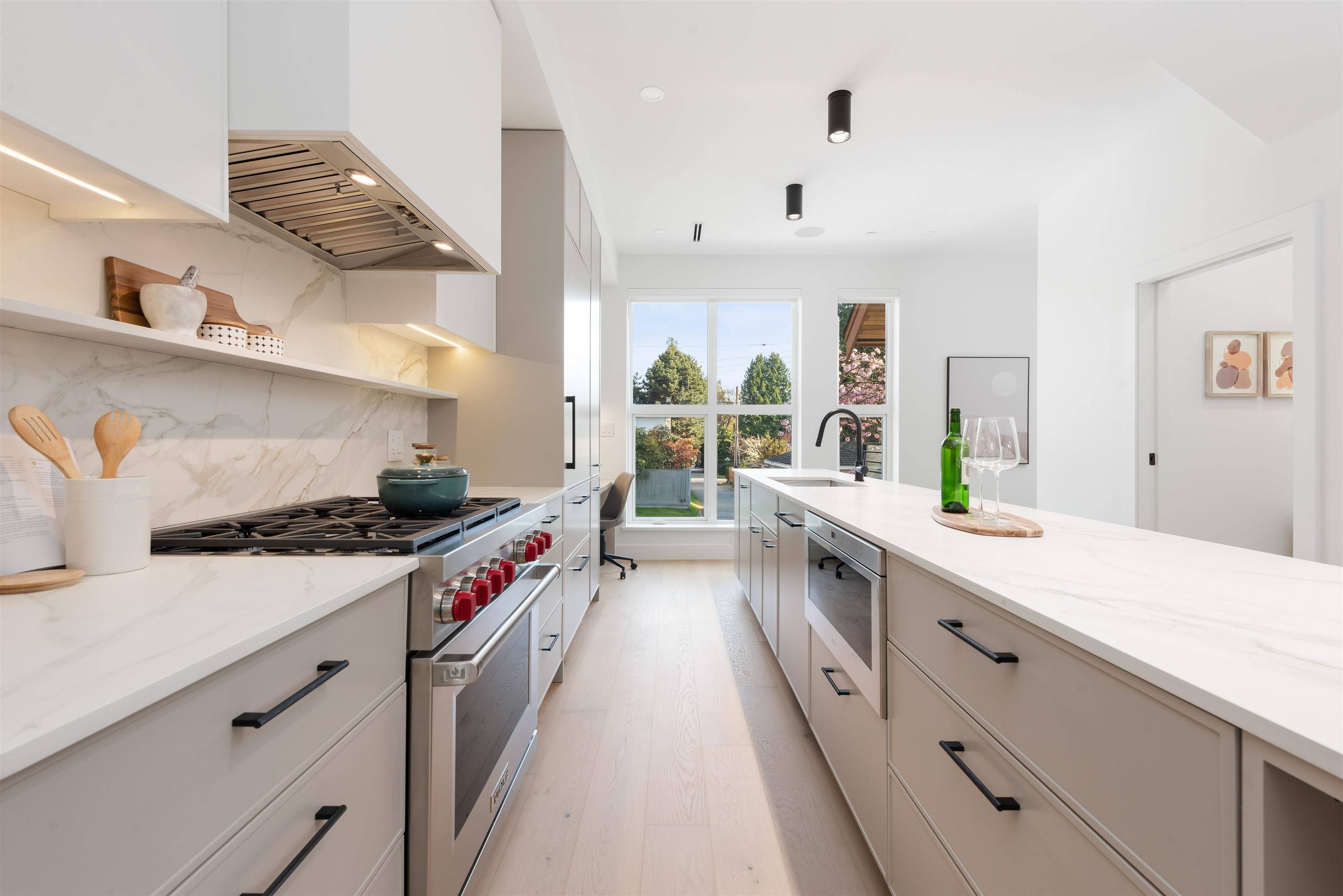 Vancouver, BC V6P 1H9,1489 W 52nd AVE