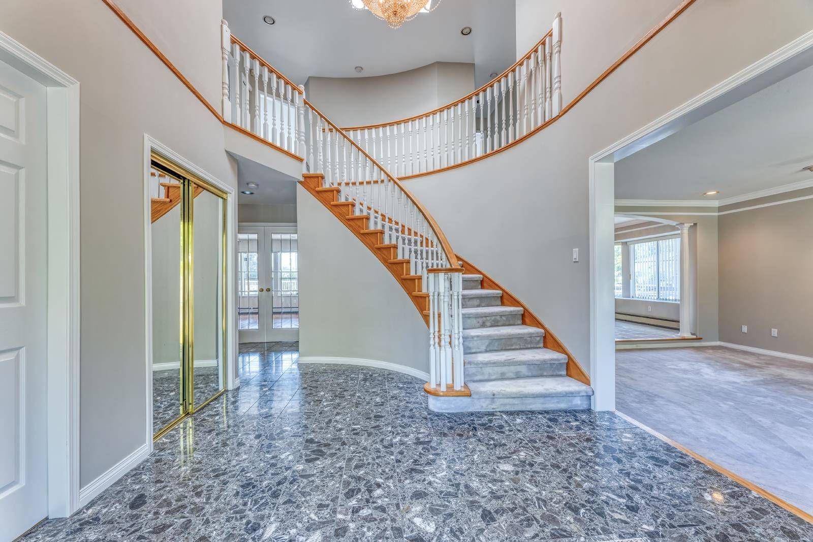 Burnaby, BC V5B 1X7,4930 Venables ST