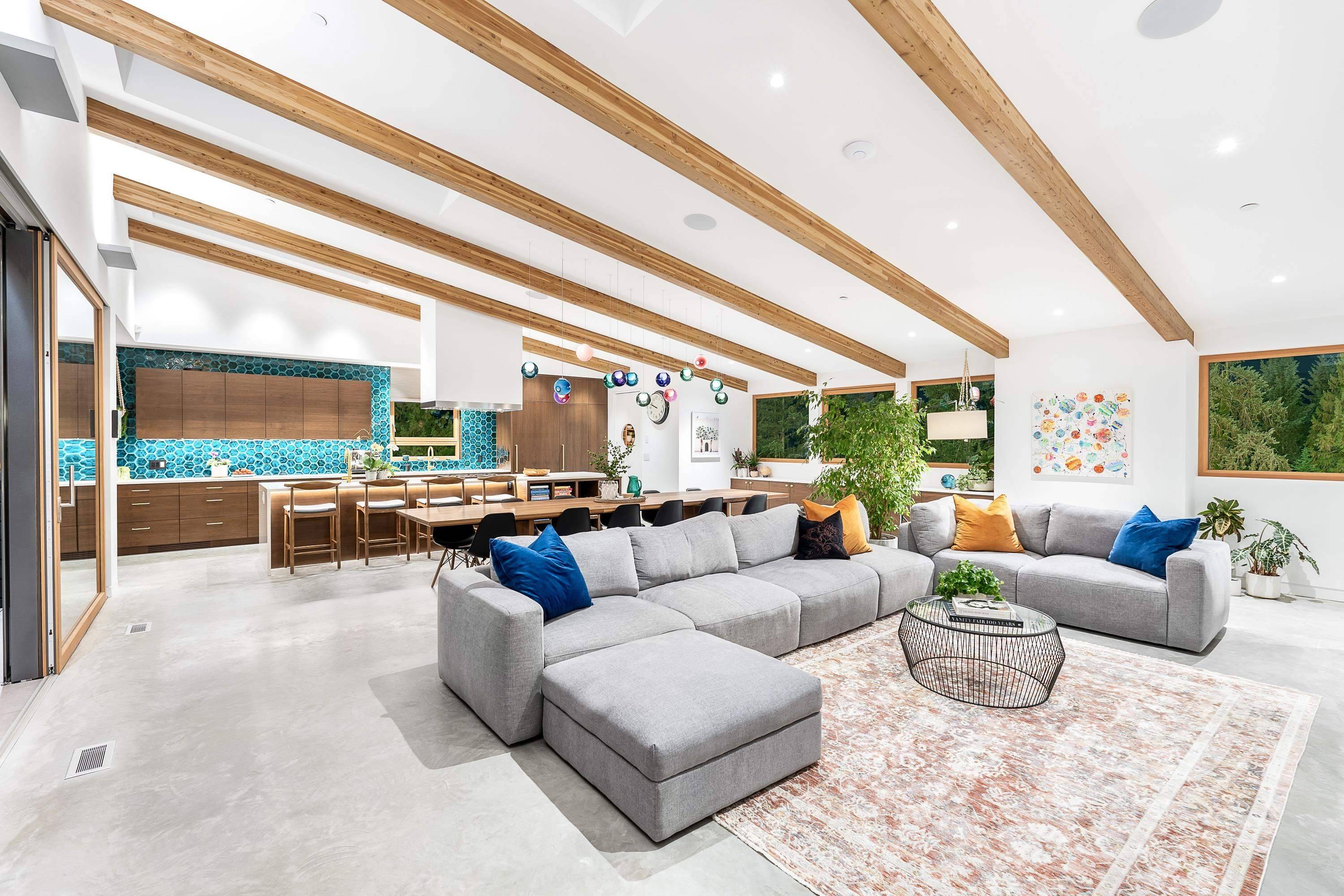 West Vancouver, BC V7V 3J3,3823 Bayridge AVE