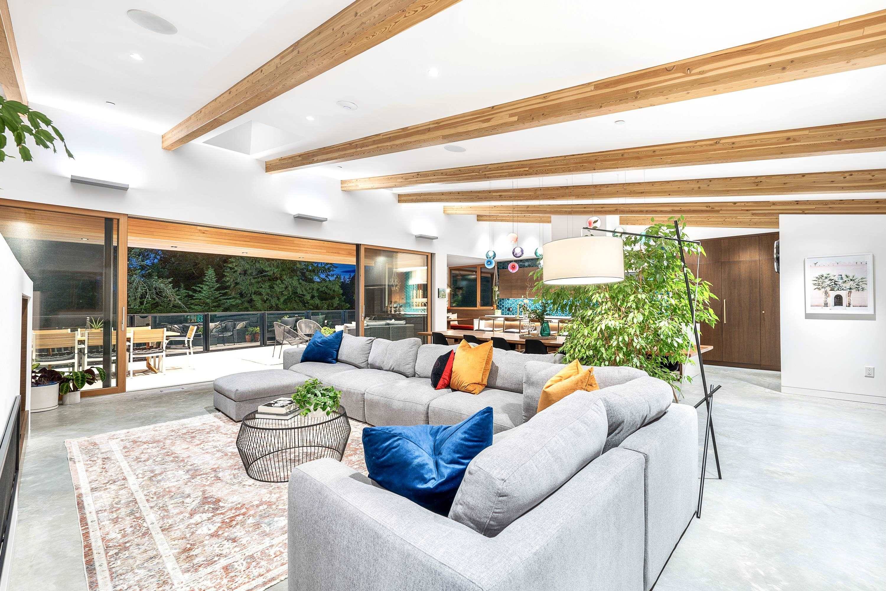 West Vancouver, BC V7V 3J3,3823 Bayridge AVE