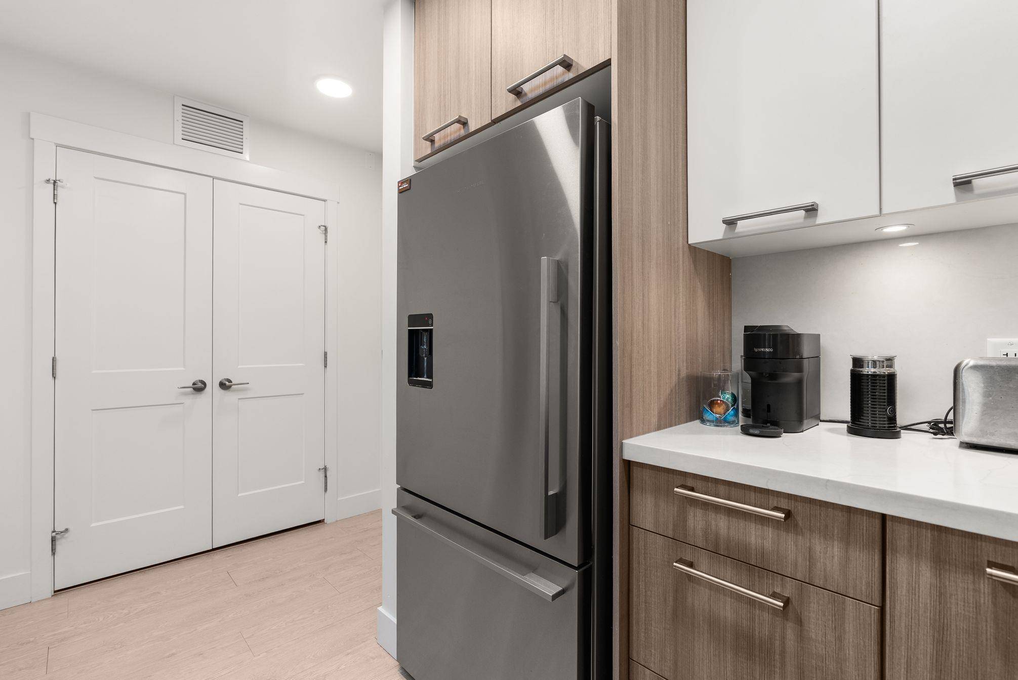 White Rock, BC V4B 3C3,14022 North Bluff RD #214