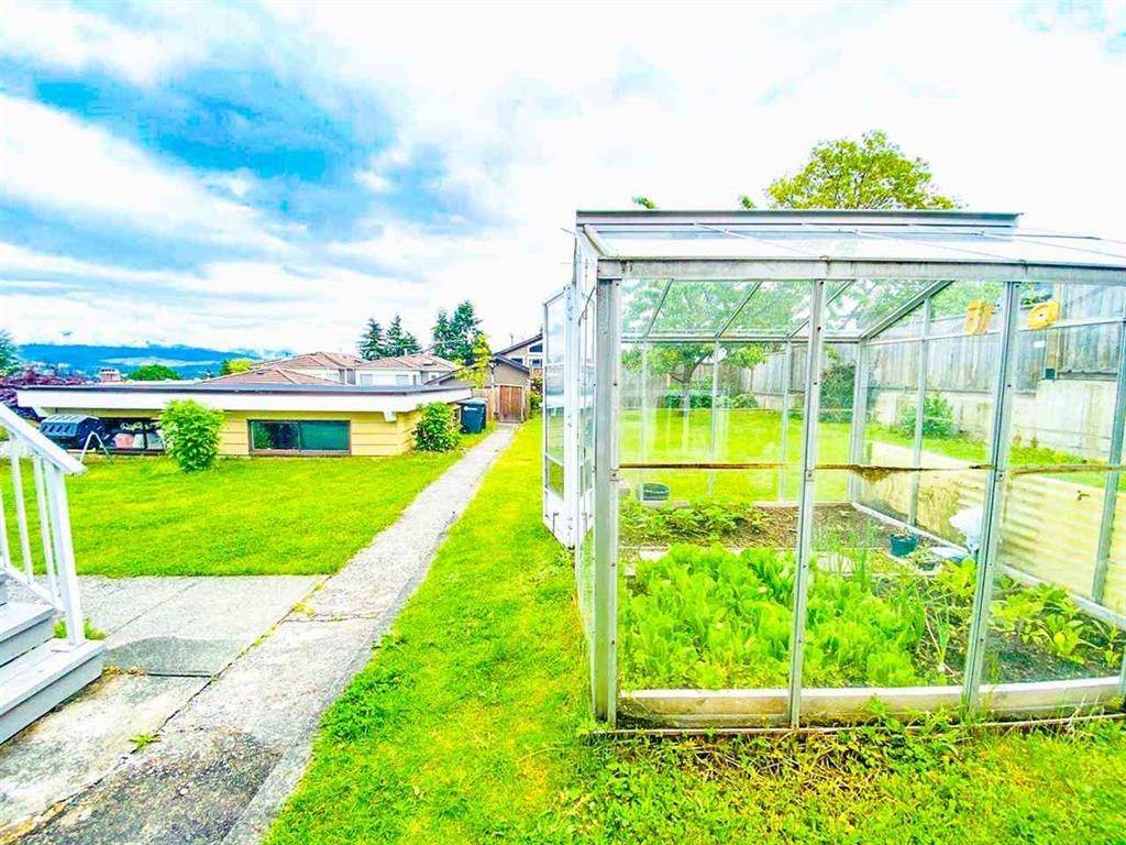 Burnaby, BC V5H 3A7,5662 Booth AVE