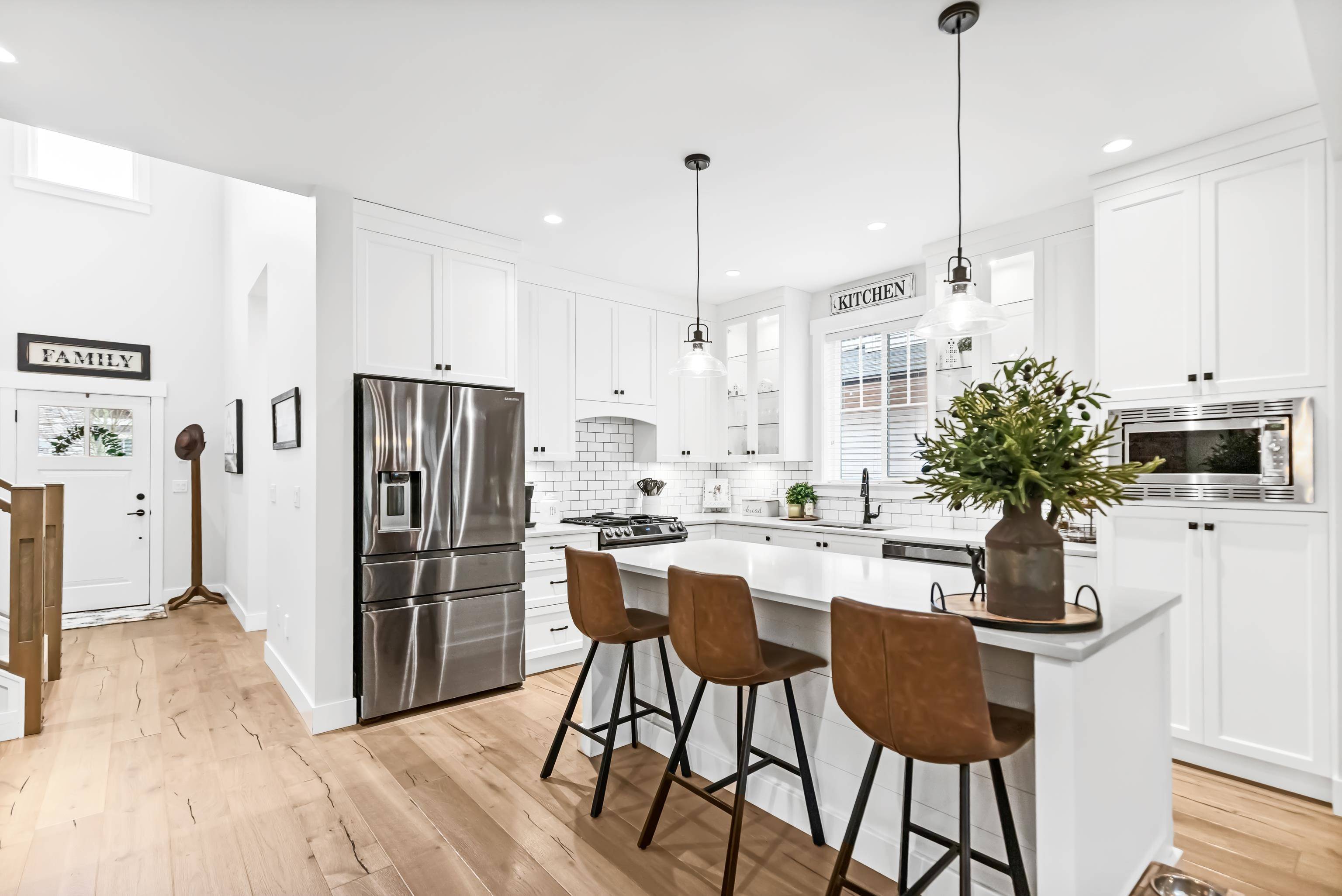 Cultus Lake, BC V2R 0Z4,43360 Creekside CIR