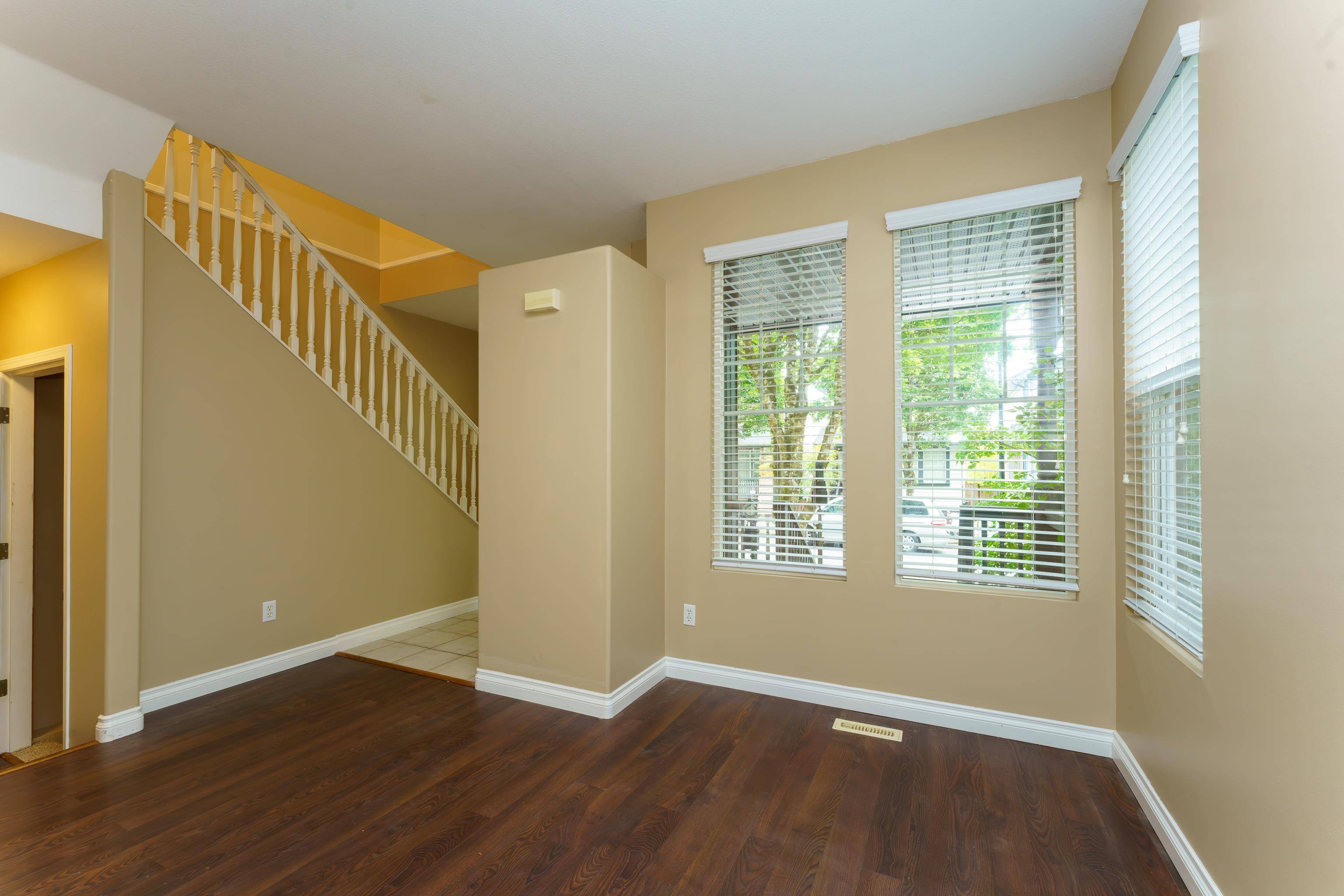 Maple Ridge, BC V2W 1X8,24277 102a AVE