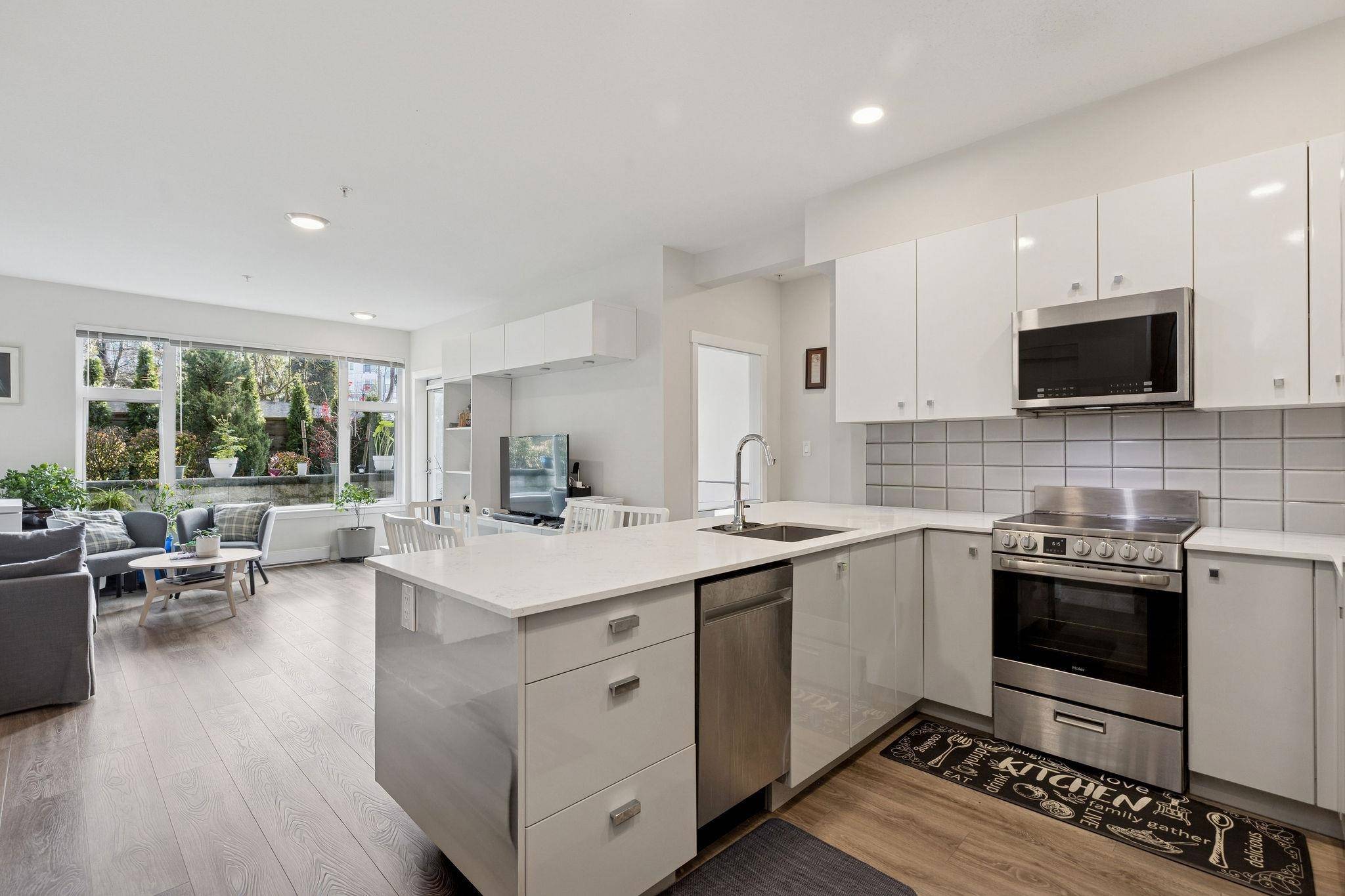 Surrey, BC V3R 0G8,10838 Whalley BLVD #124