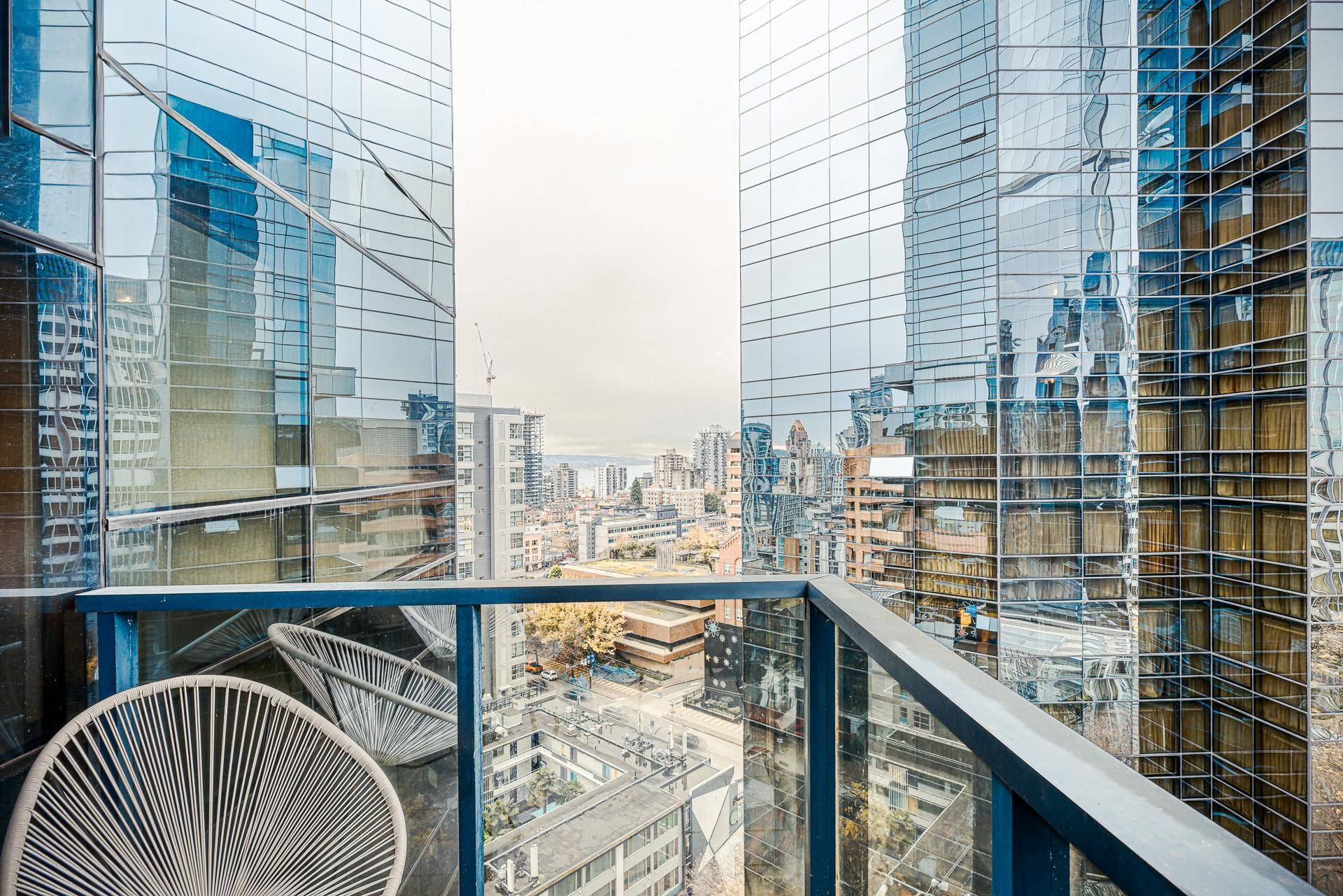 Vancouver, BC V6Z 2R9,1050 Burrard ST #1705