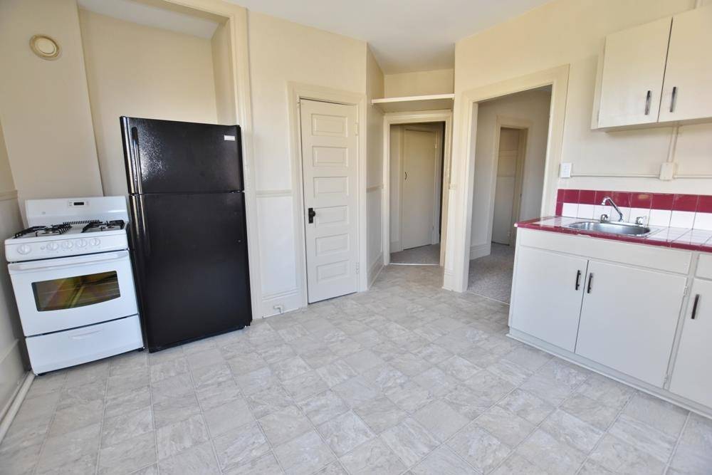 Vancouver, BC V5T 1Z4,2603 Main ST #3