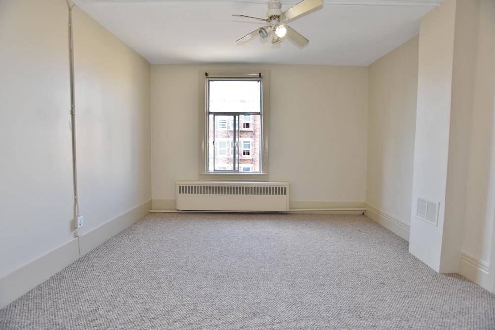 Vancouver, BC V5T 1Z4,2603 Main ST #3