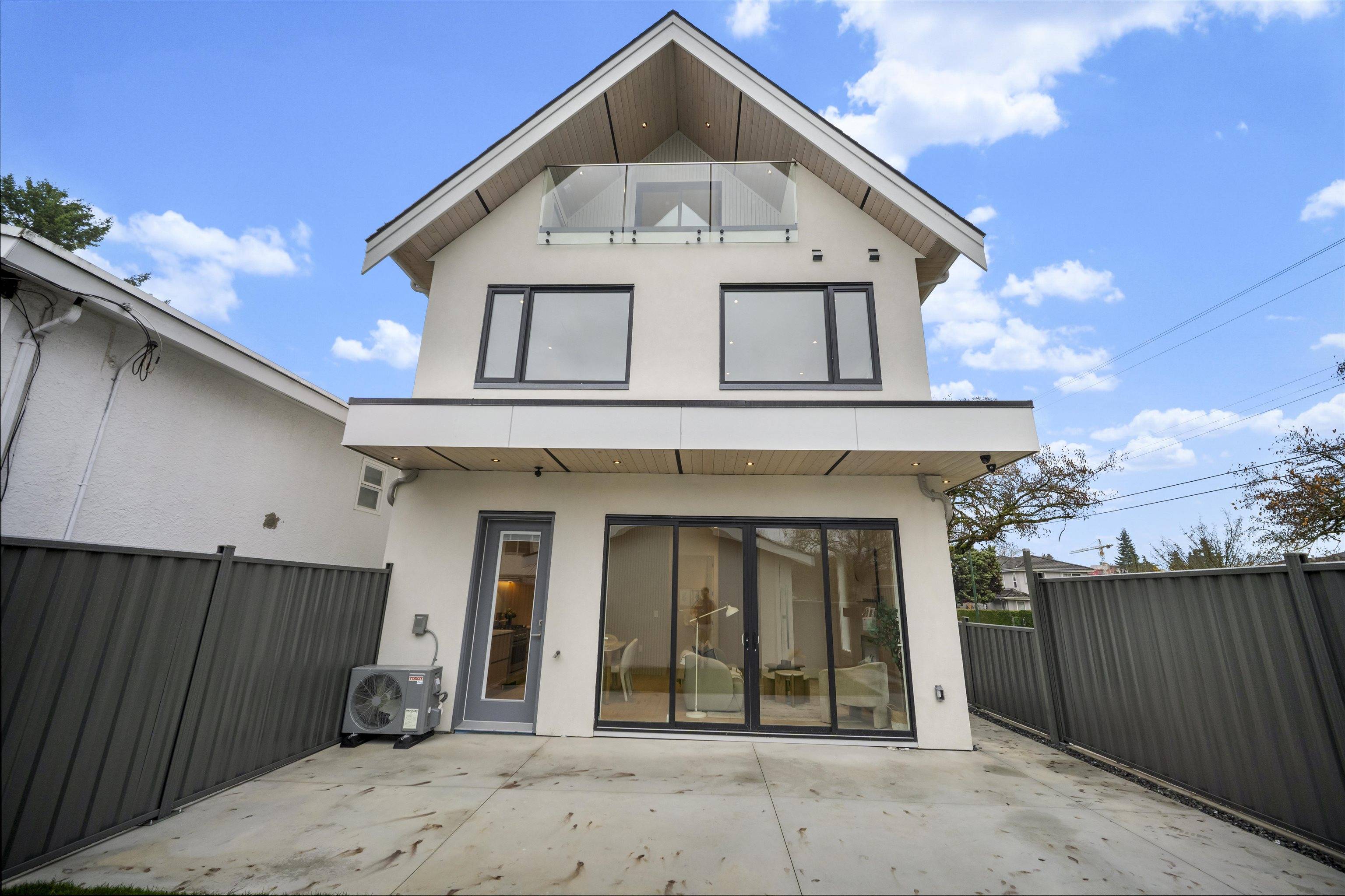 Vancouver, BC V5N 3B2,1671 E 31st AVE