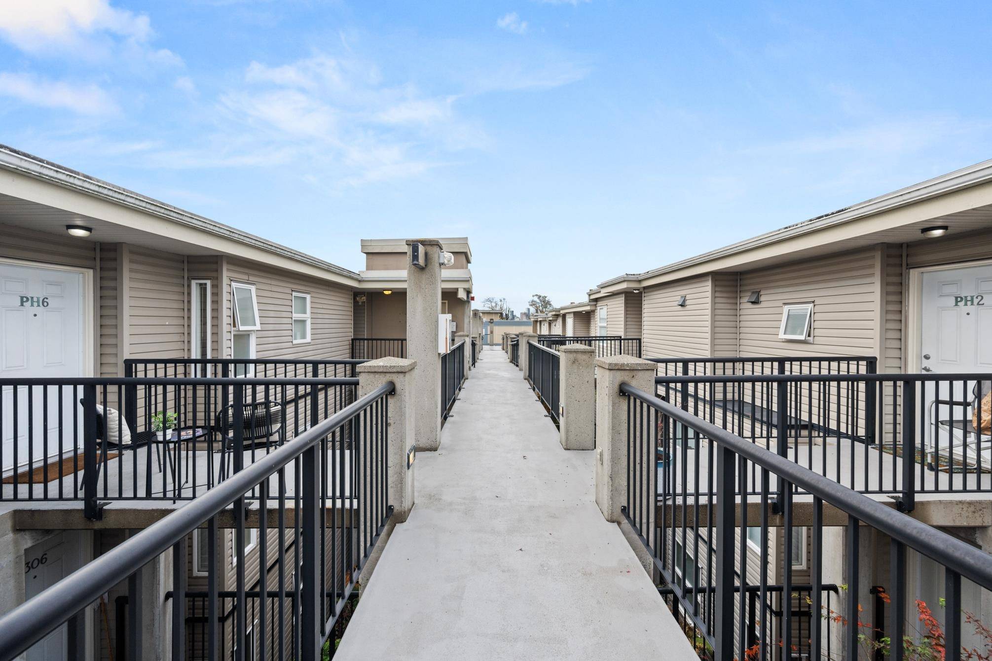 Vancouver, BC V5L 1V3,2265 E Hastings ST #PH6