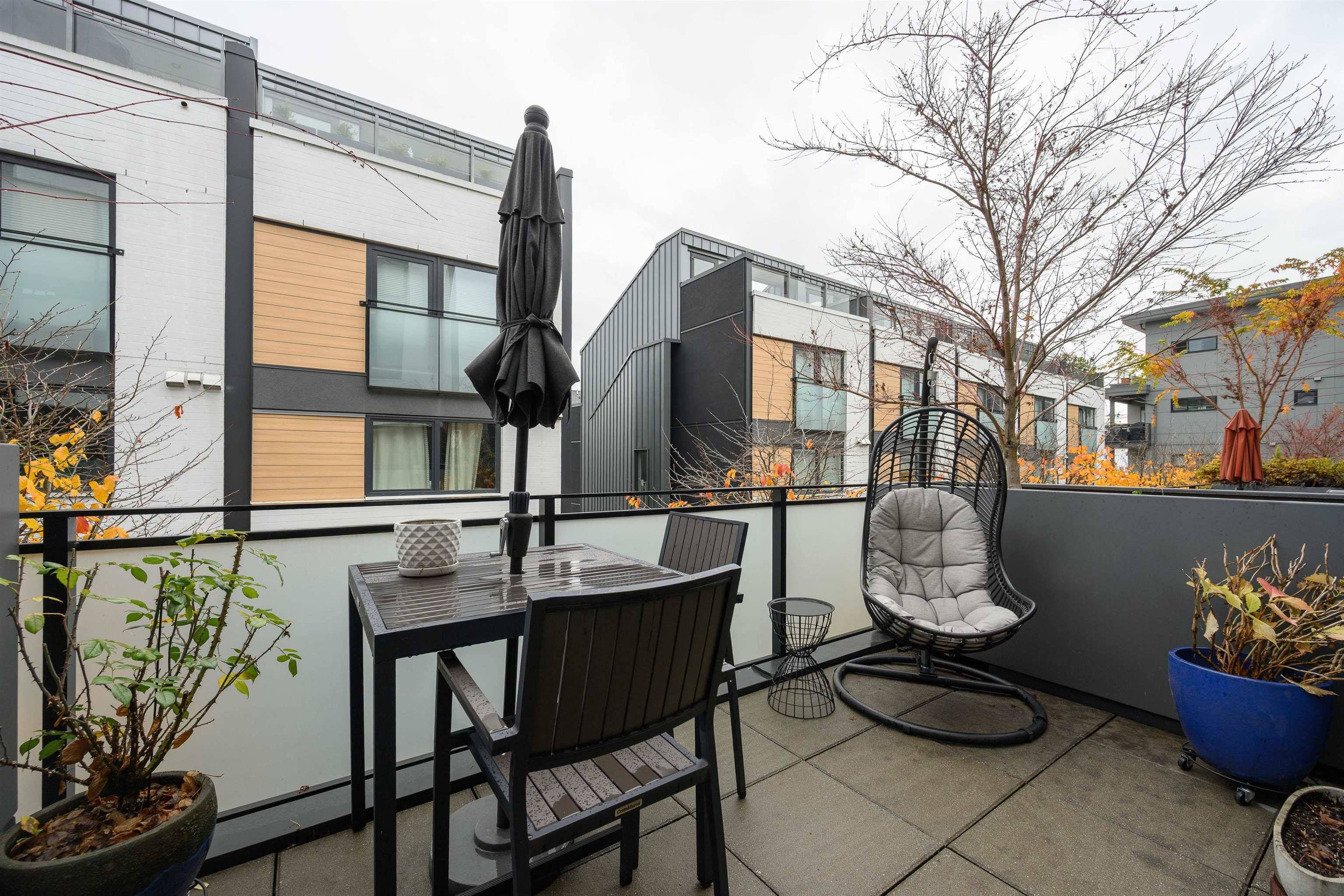 North Vancouver, BC V7L 1G6,649 E 3rd ST #206