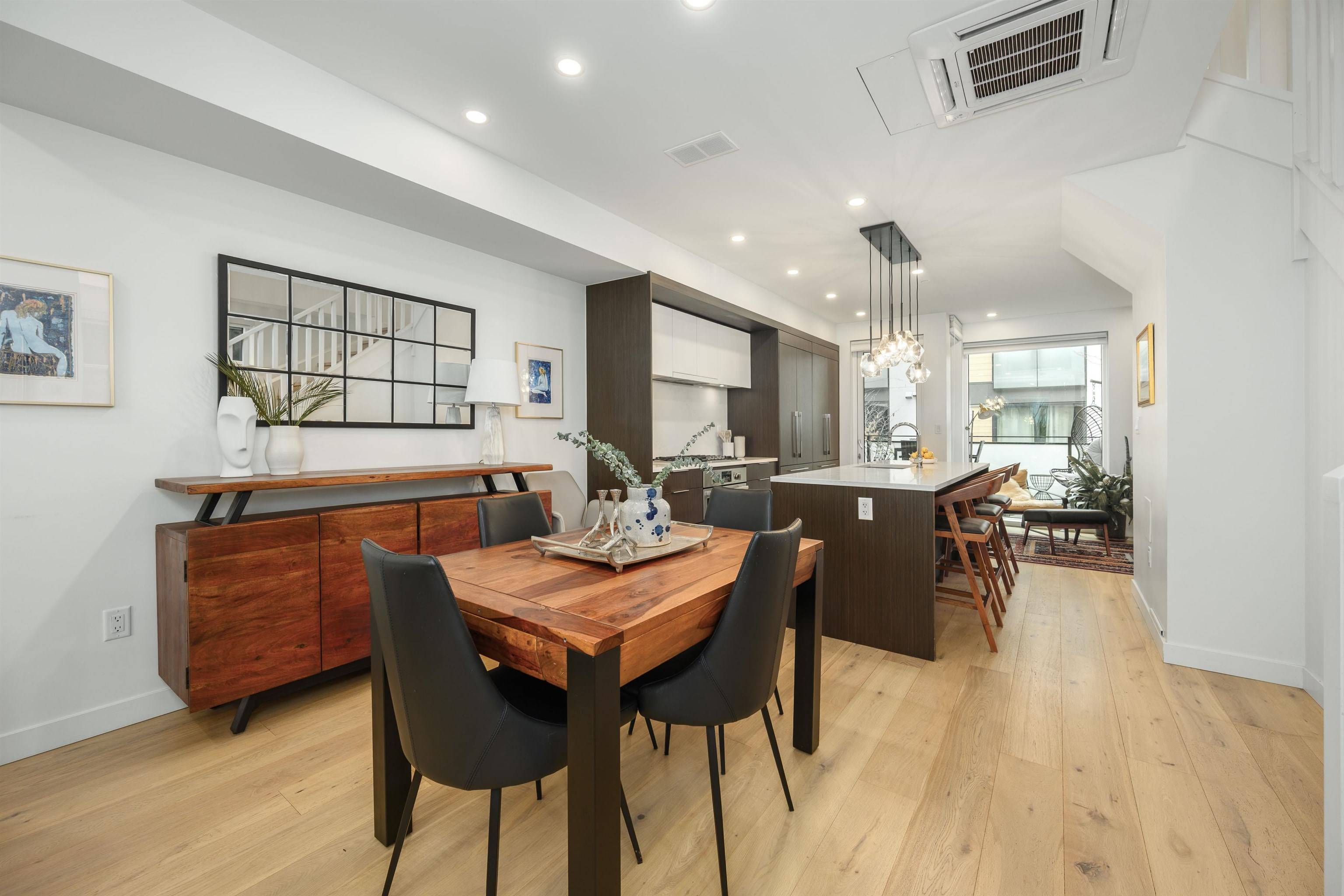 North Vancouver, BC V7L 1G6,649 E 3rd ST #206