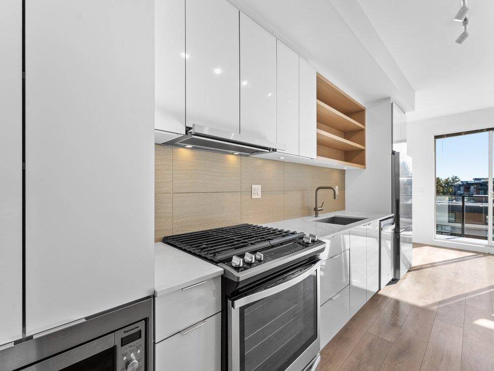 North Vancouver, BC V7M 0G2,725 Marine DR #509