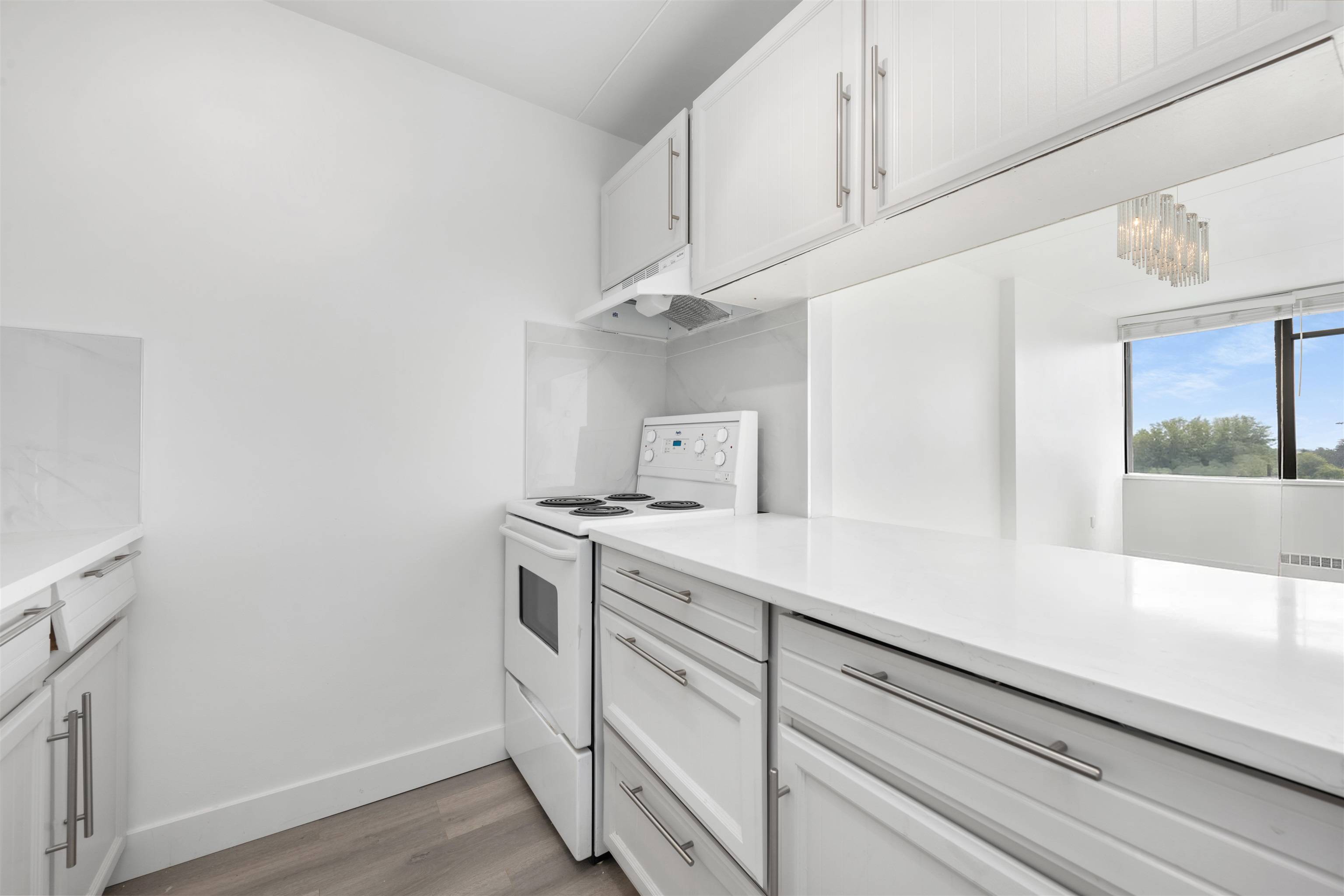 Richmond, BC V6Y 1Z2,6651 Minoru BLVD #808