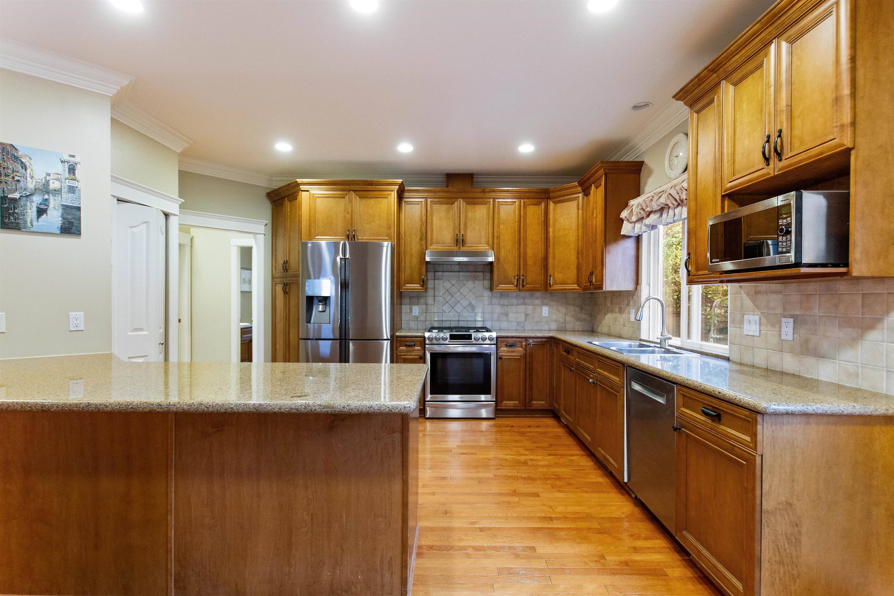 North Vancouver, BC V7N 3K6,3782 Lonsdale AVE