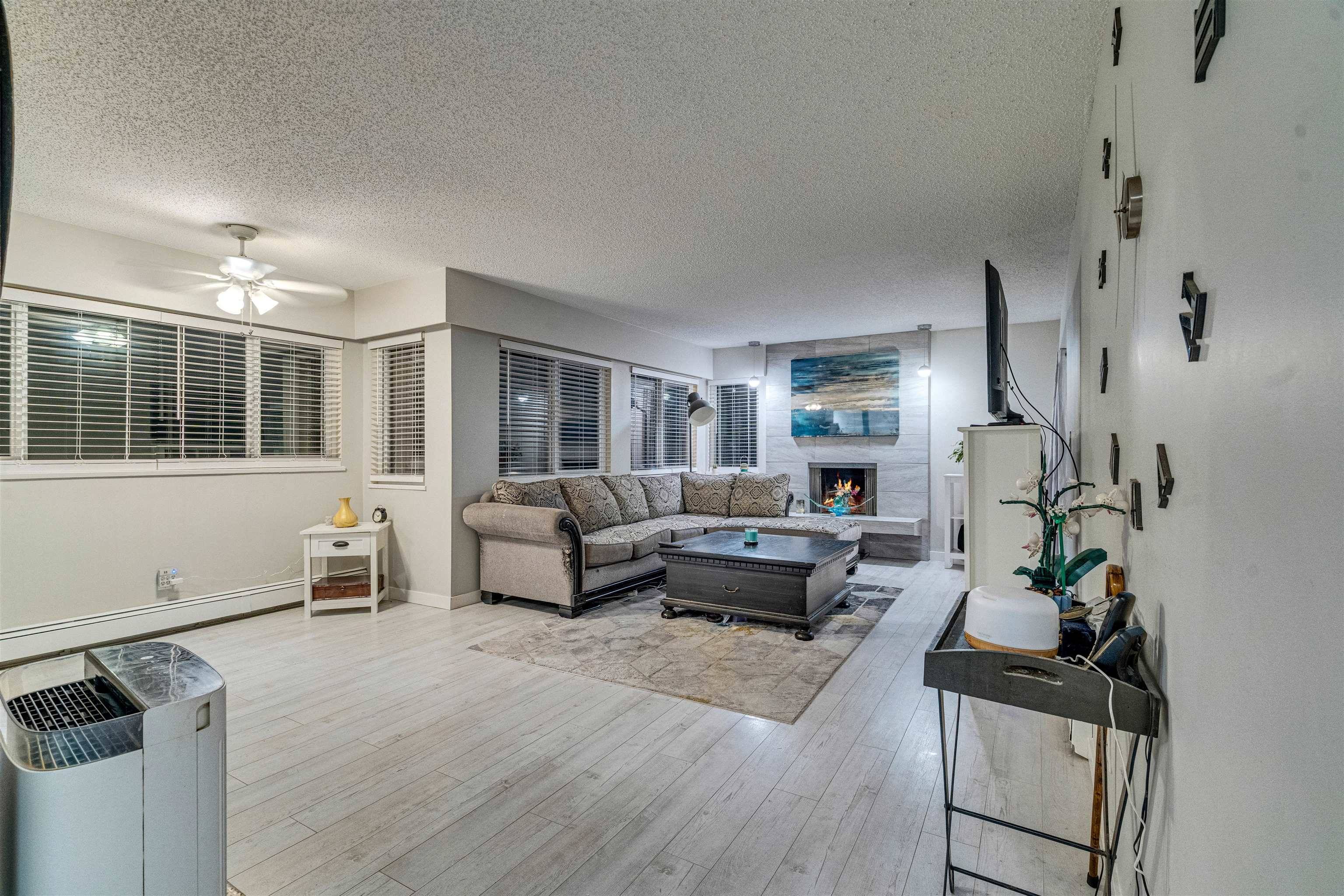 White Rock, BC V4B 3W6,1381 Martin ST #207