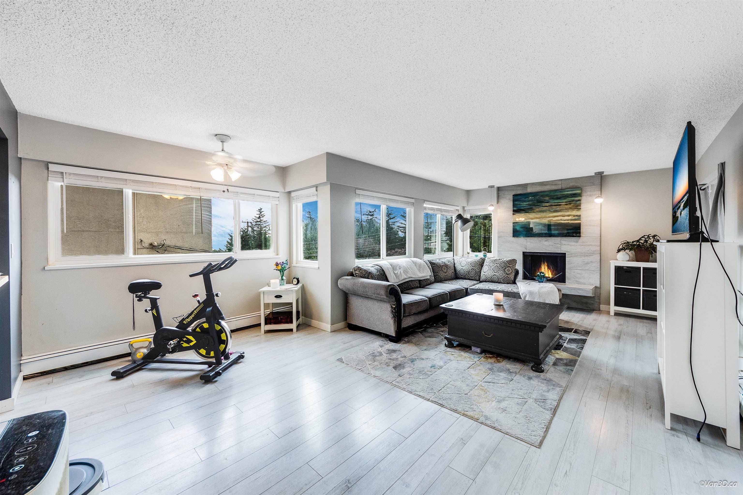 White Rock, BC V4B 3W6,1381 Martin ST #207