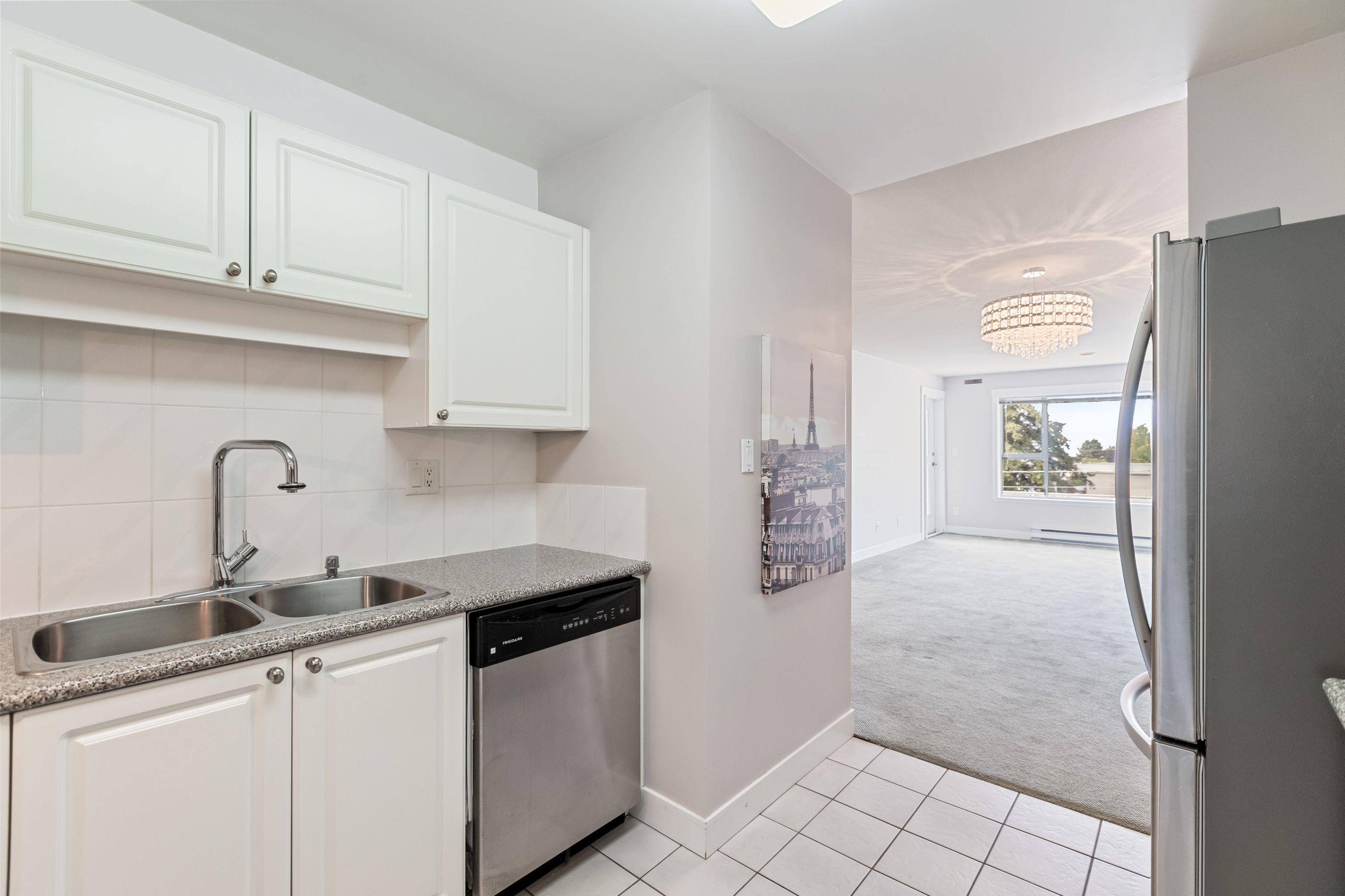 White Rock, BC V4B 3Z9,1378 George ST #301