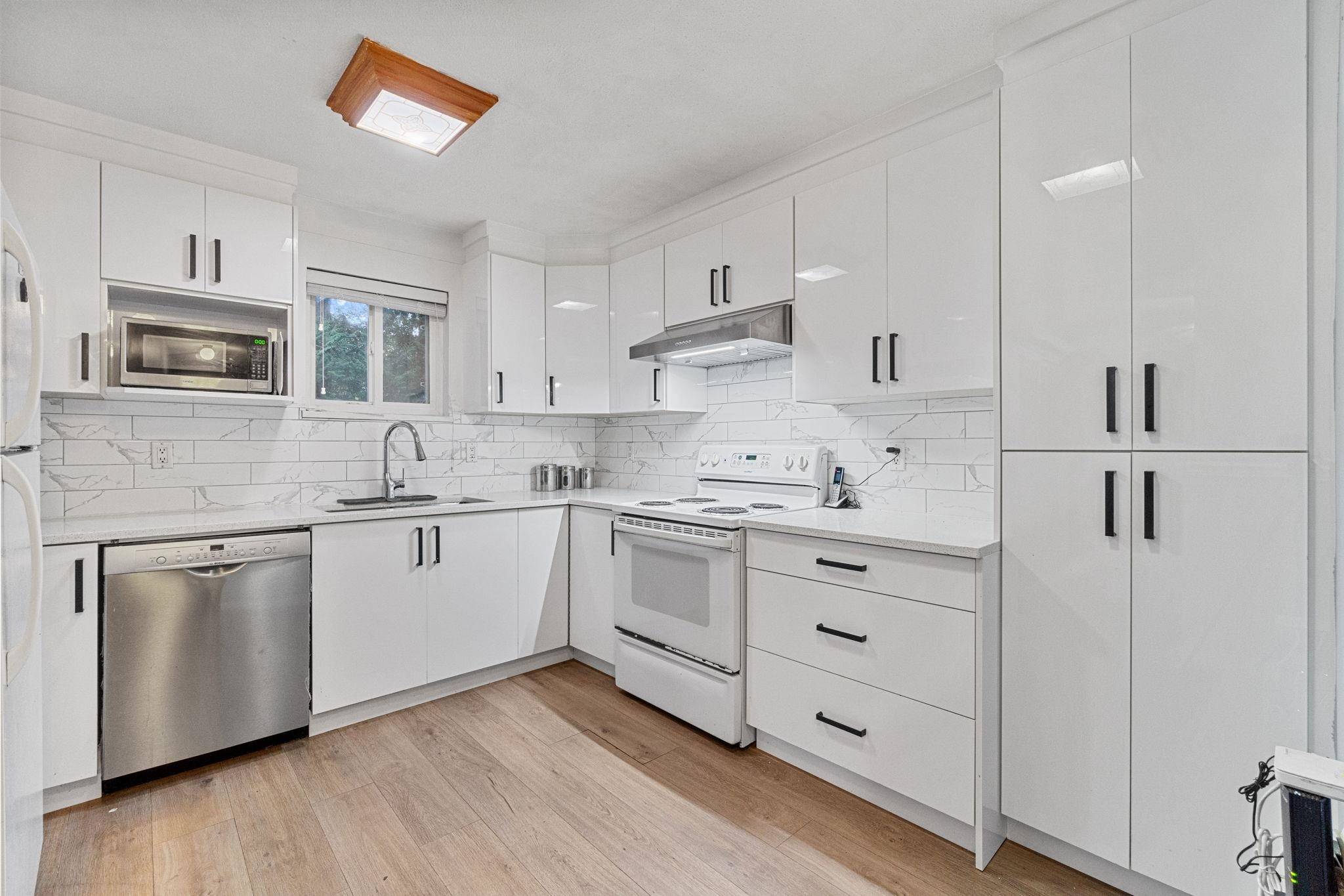 Abbotsford, BC V2T 4J1,32310 Mouat DR #12