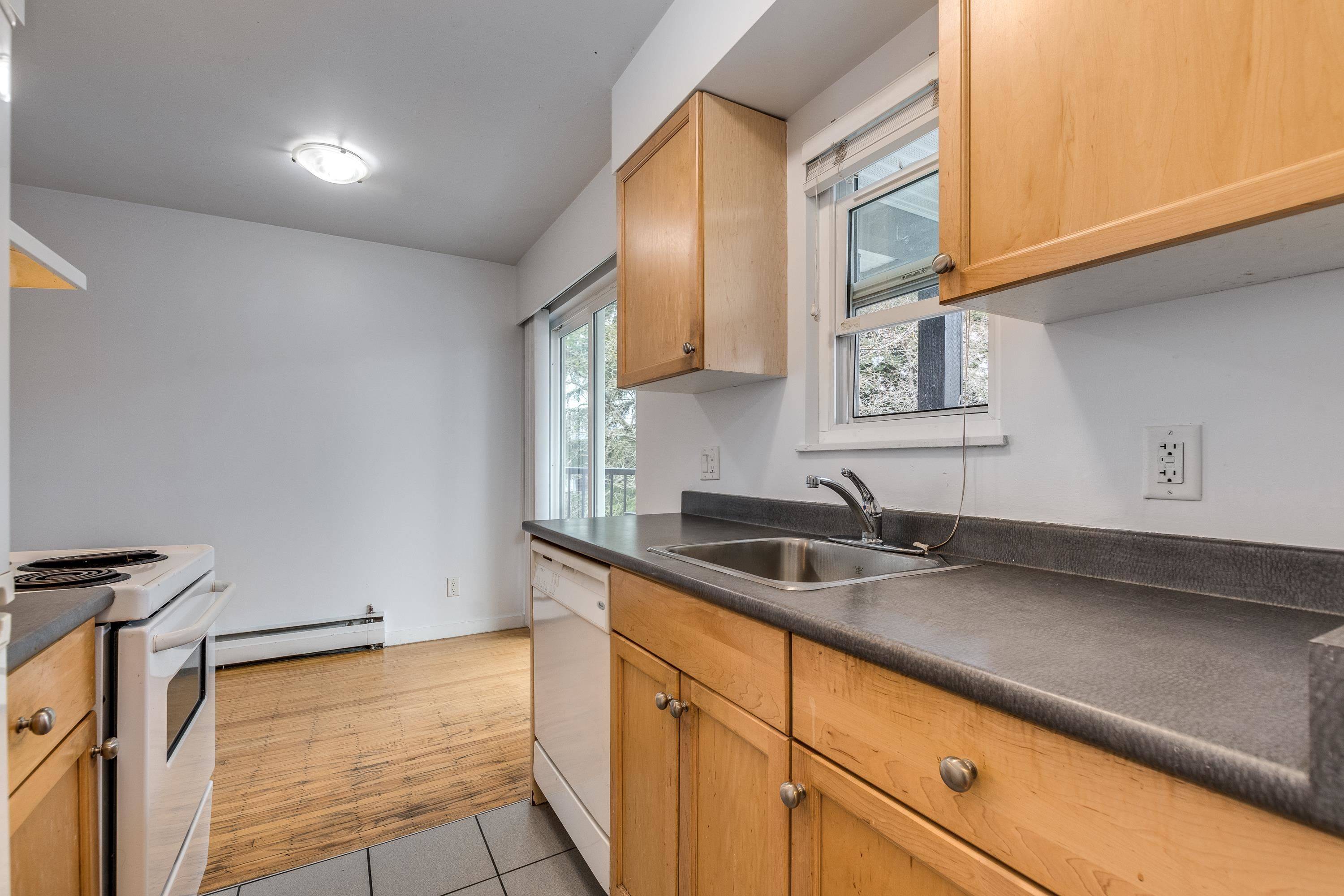 Vancouver, BC V6J 1W2,1985 W 8th Avenue #303