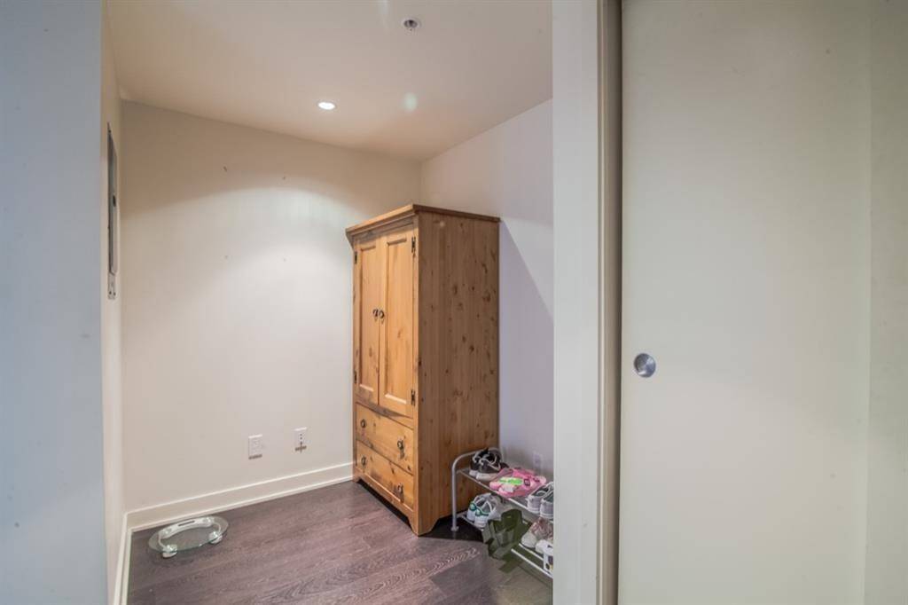 Richmond, BC V6Y 0B5,7080 No 3 RD #1603