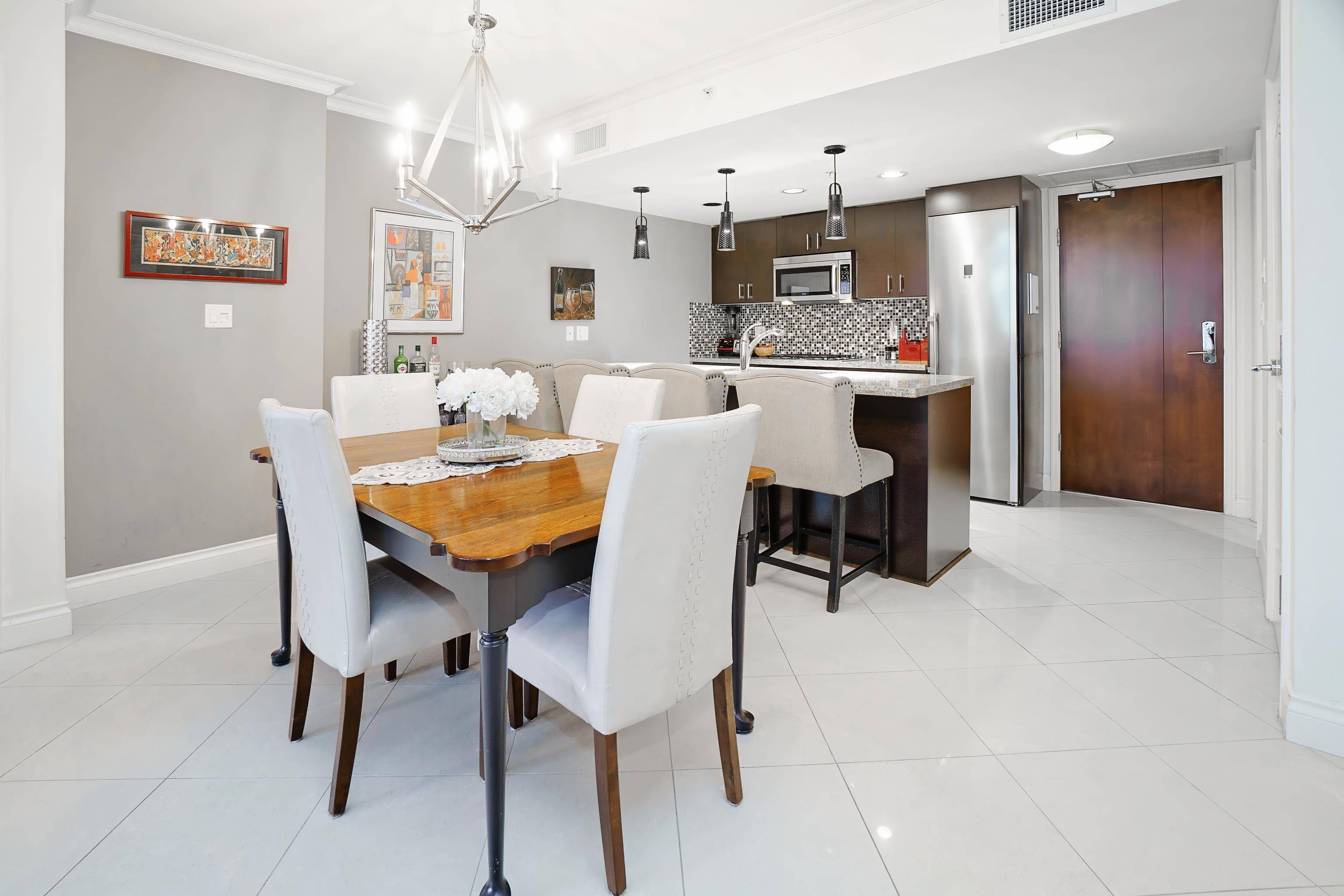 North Vancouver, BC V7L 1A1,133 E Esplanade #903