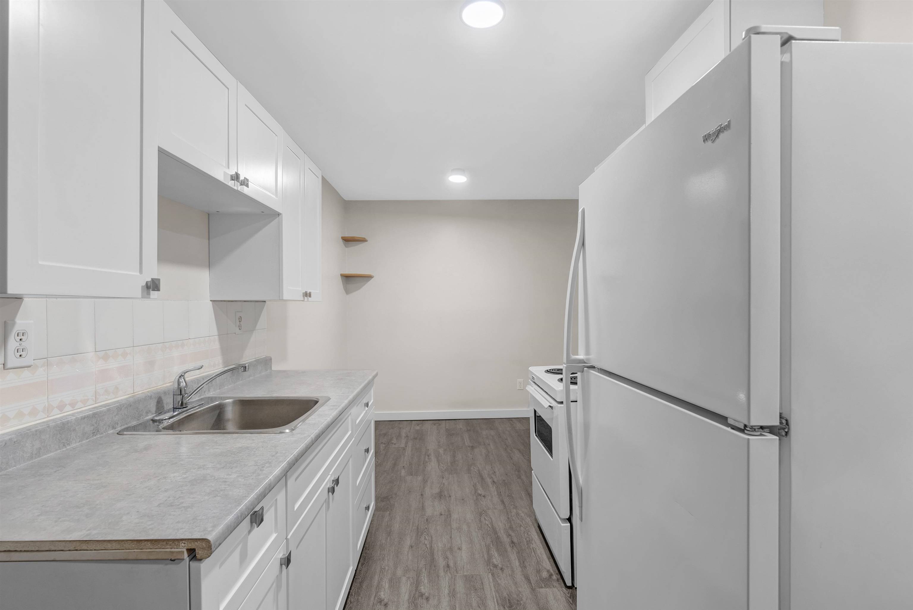 Coquitlam, BC V3J 1T9,1121 Howie AVE #107