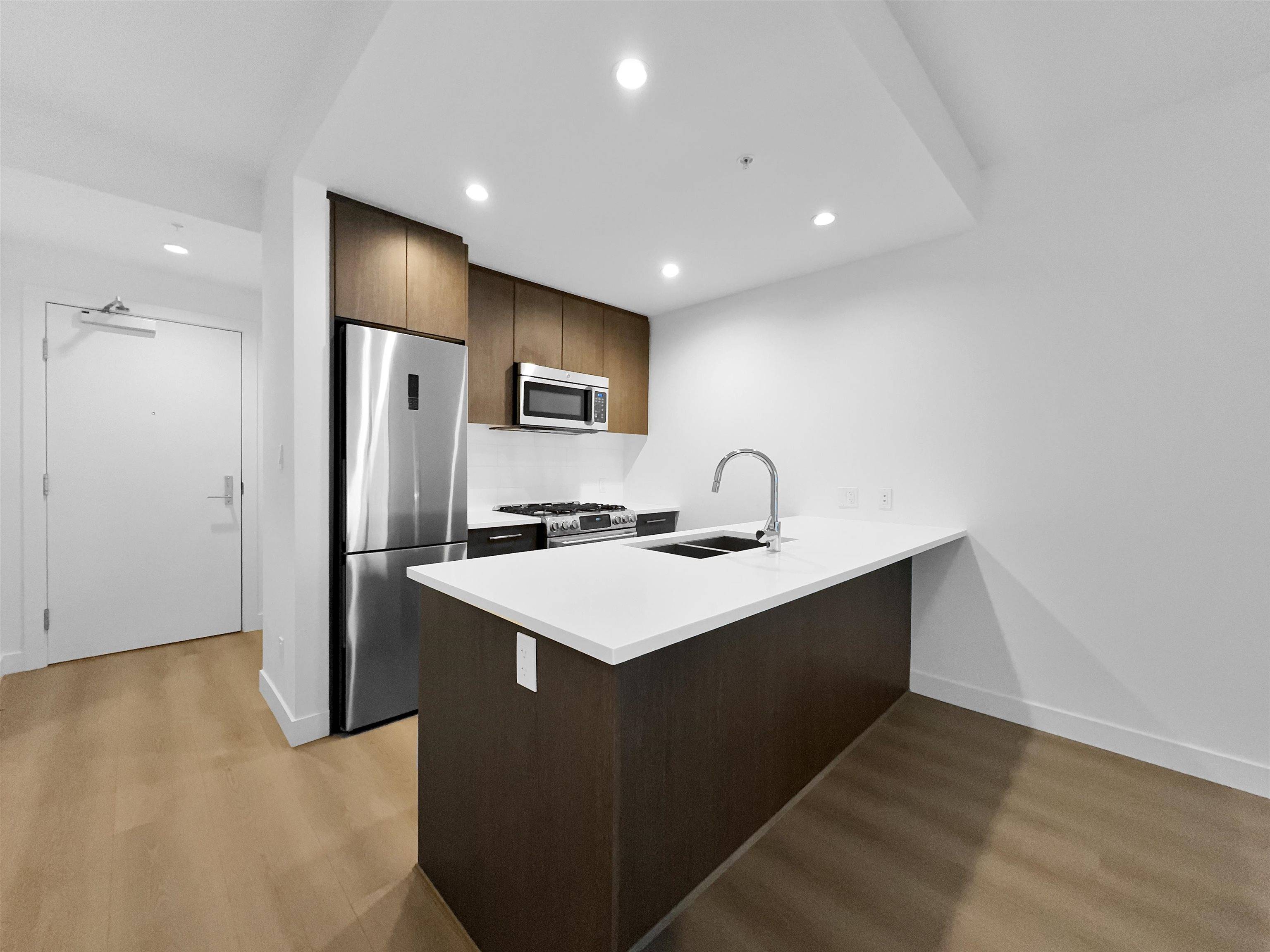 Burnaby, BC V5A 0E1,9060 University CRES #7XX