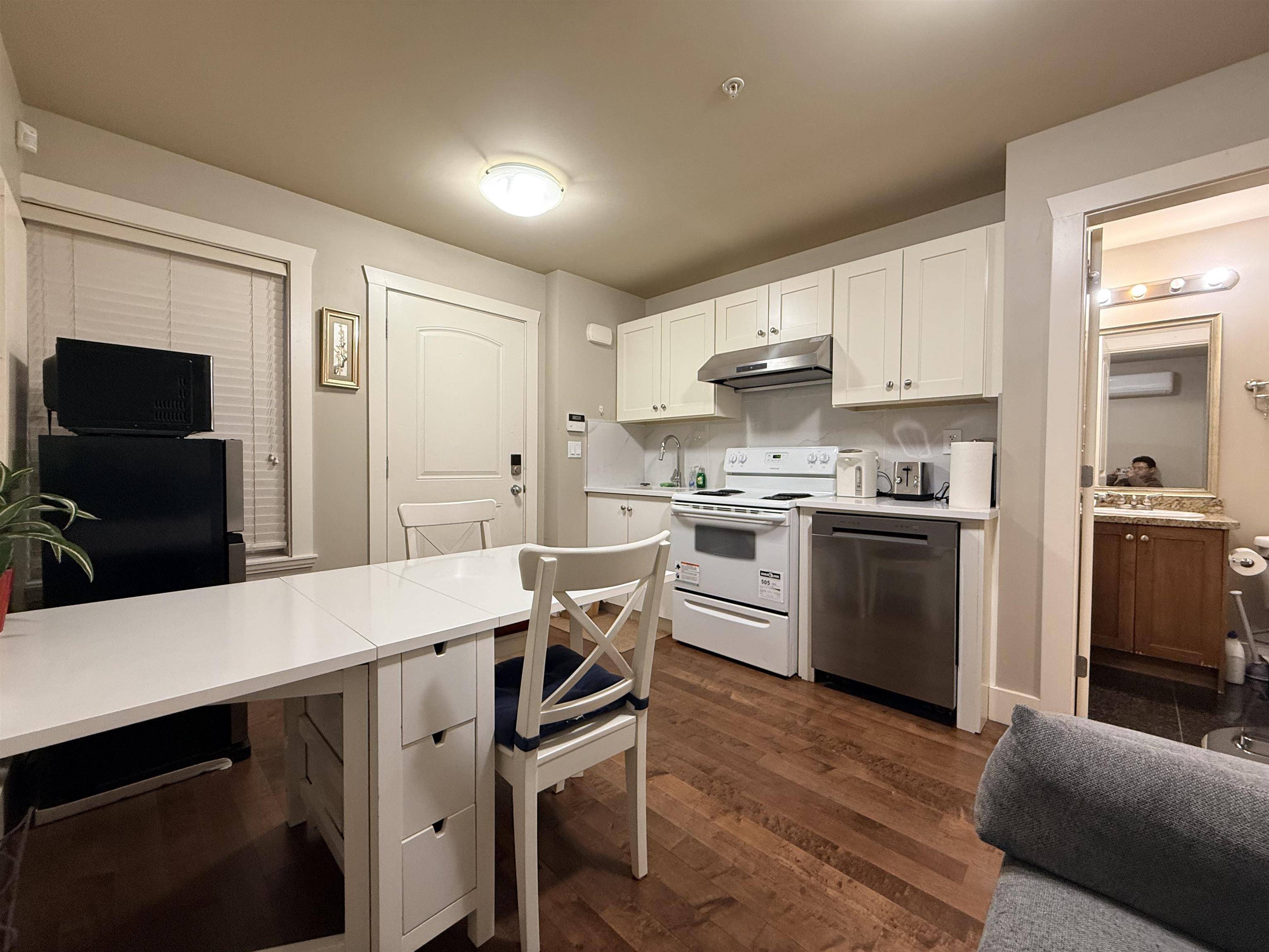 Vancouver, BC V6P 2B7,888 W 61st AVE