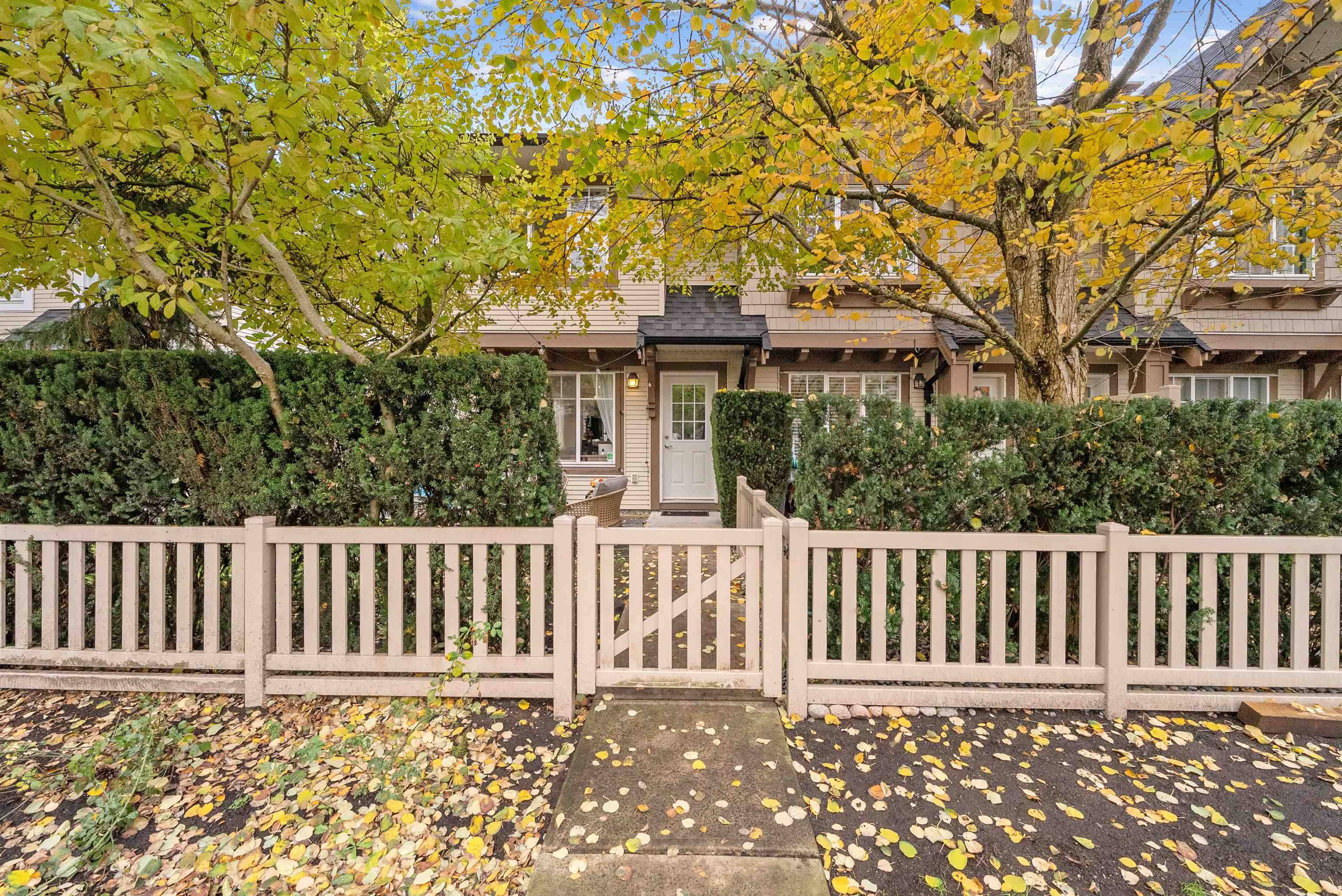 Langley, BC V2Y 2Y8,20560 66 AVE #4