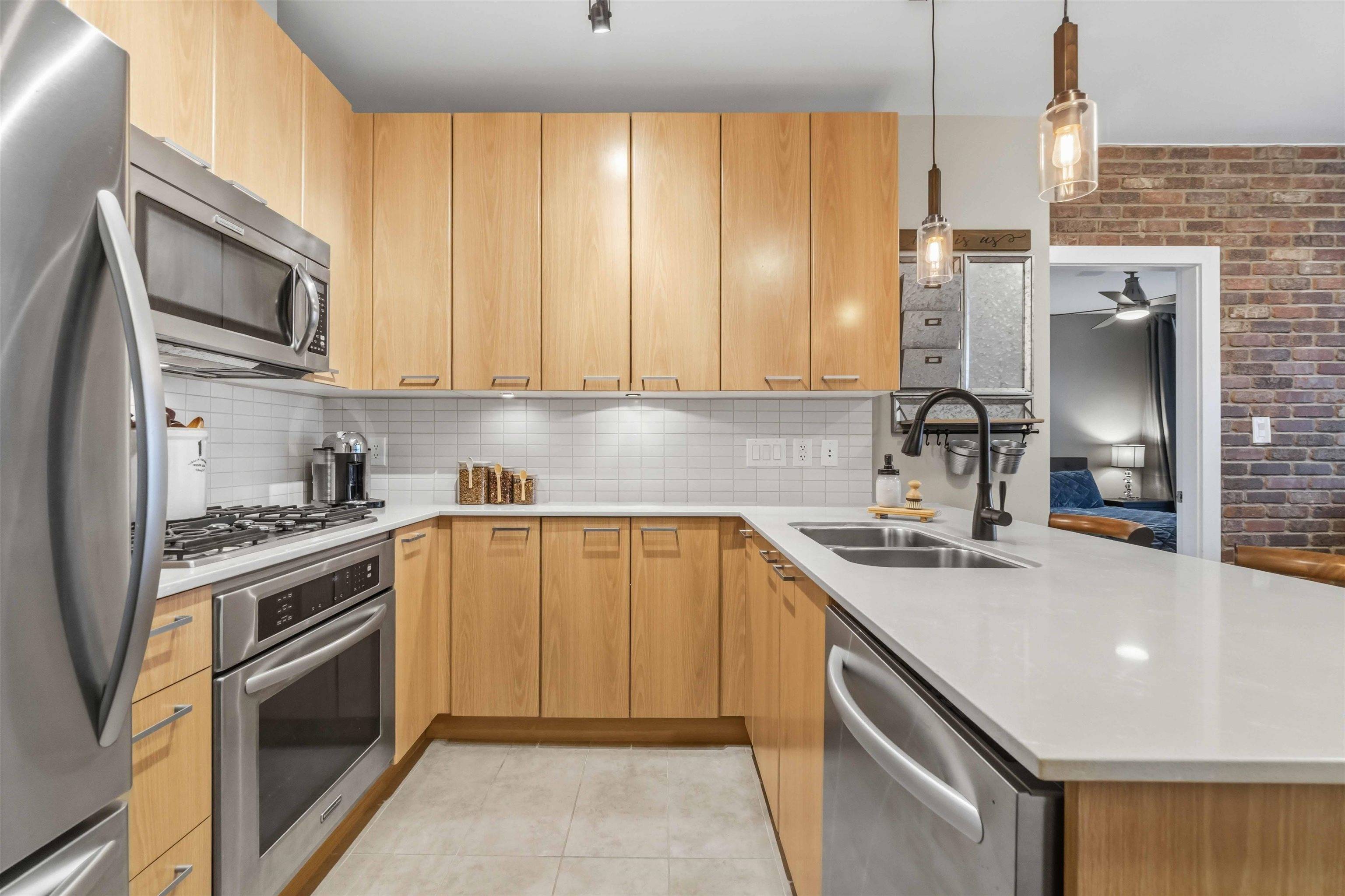 Coquitlam, BC V3B 0H9,2955 Atlantic AVE #3901