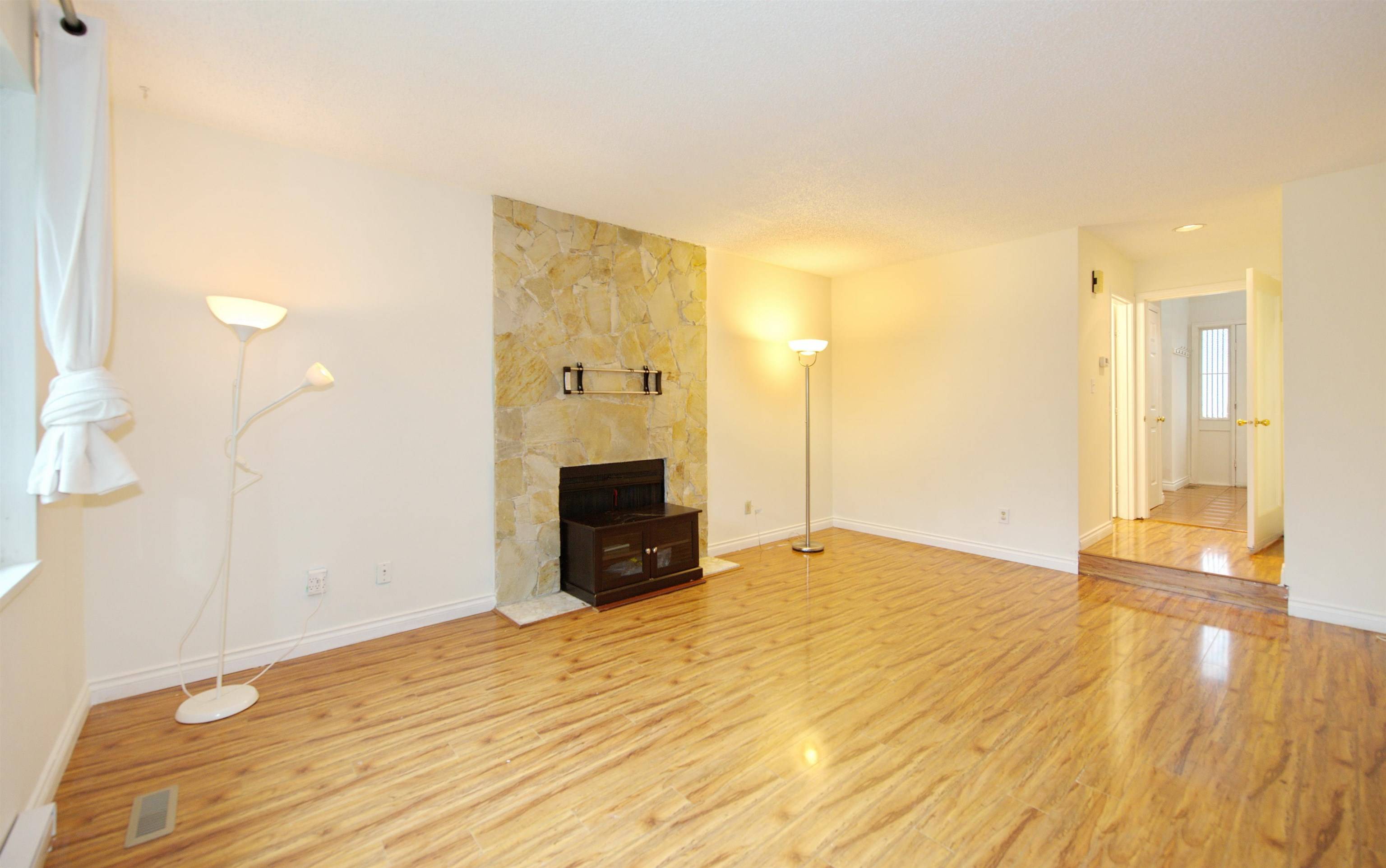 Burnaby, BC V5A 4A4,7203 Bridlewood CT