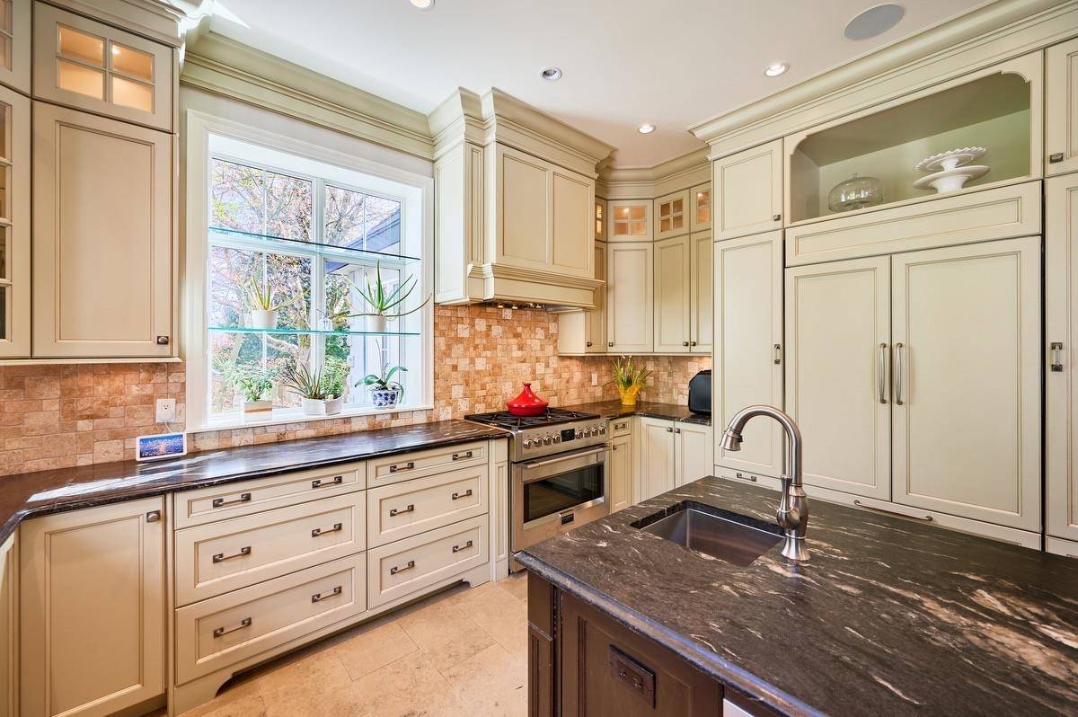 Coquitlam, BC V3E 3G8,1373 Glenbrook ST