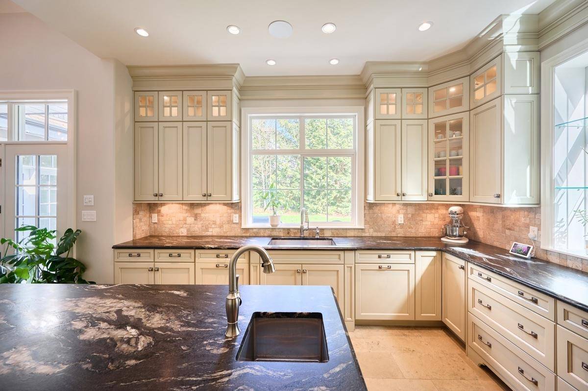 Coquitlam, BC V3E 3G8,1373 Glenbrook ST