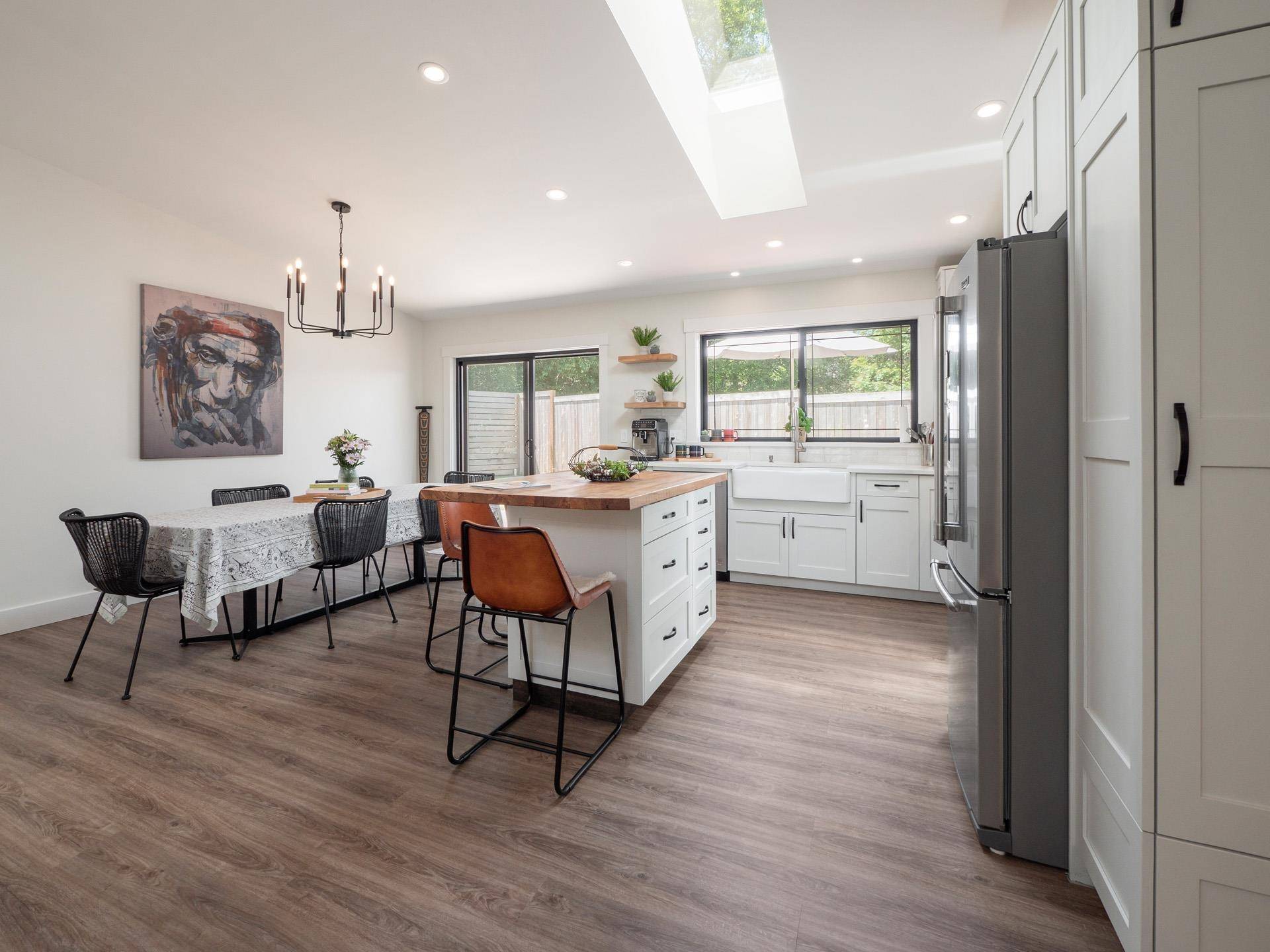 Gibsons, BC V0N 1V8,655 Dougall RD