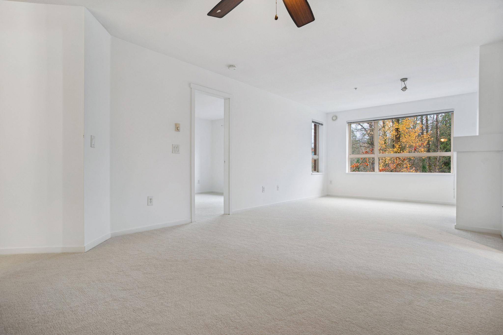 Port Moody, BC V3H 5L3,700 Klahanie DR #206