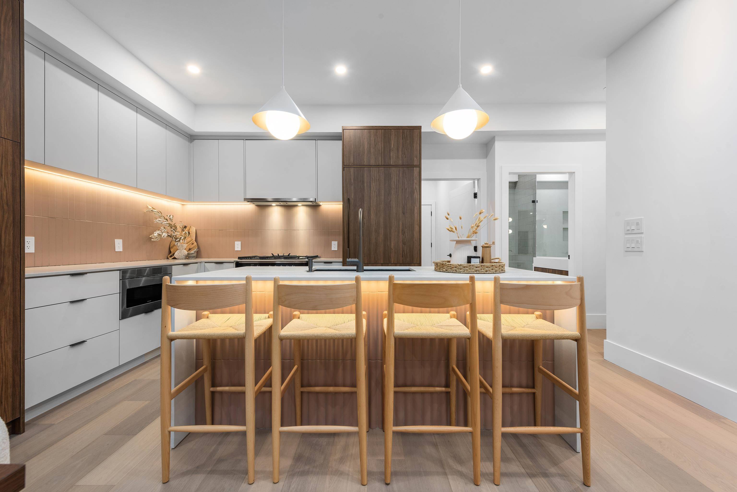 Vancouver, BC V5Y 1Z9,273 W 17th AVE #2