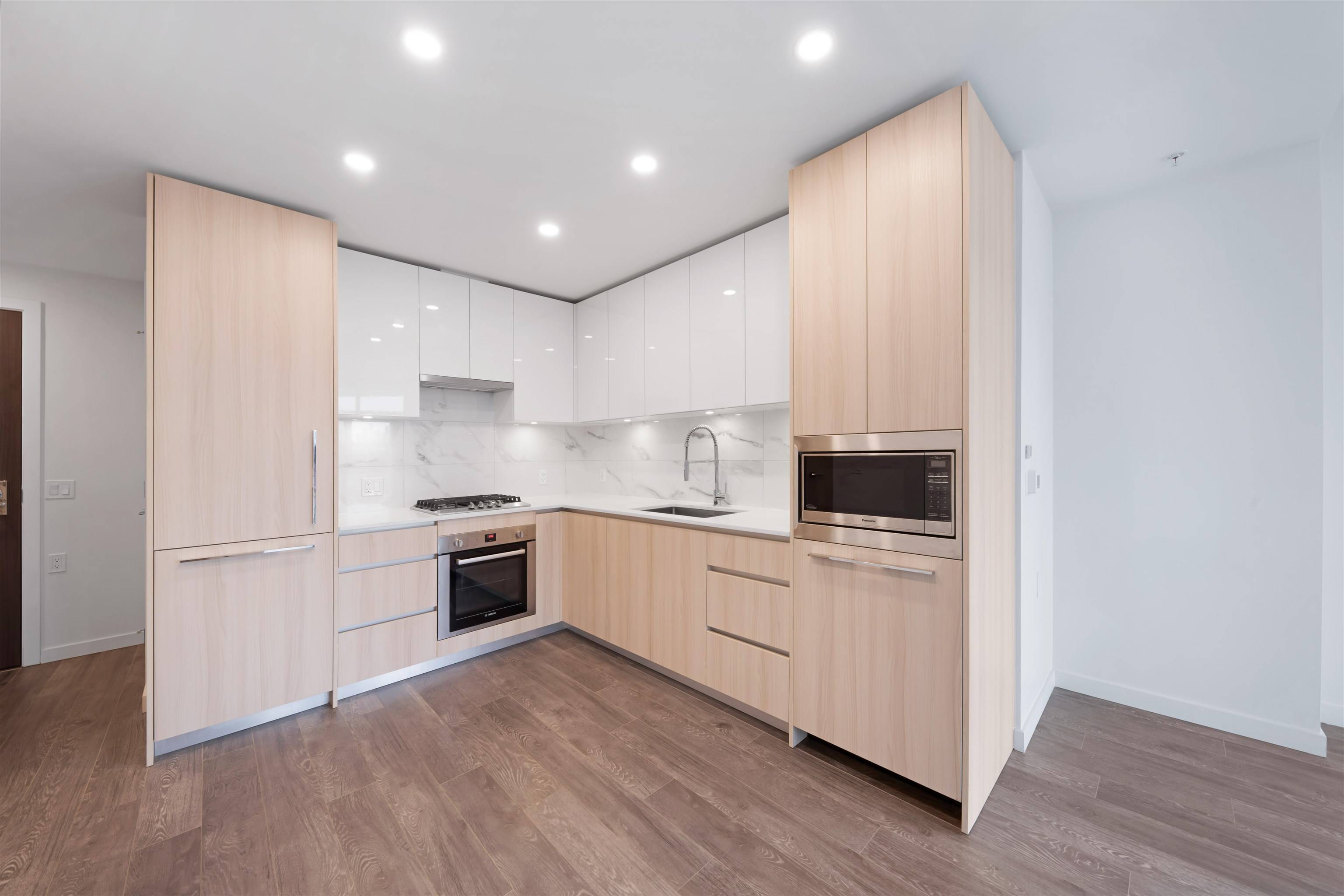 Burnaby, BC V5B 0B5,5311 Goring ST #1407