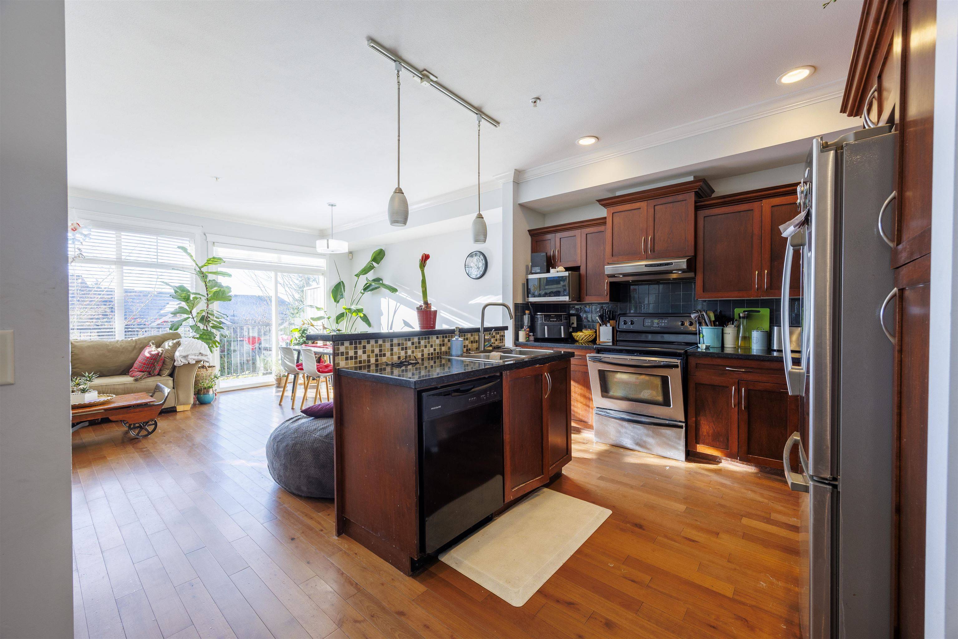 Maple Ridge, BC V2X 8W7,11282 Cottonwood DR #3