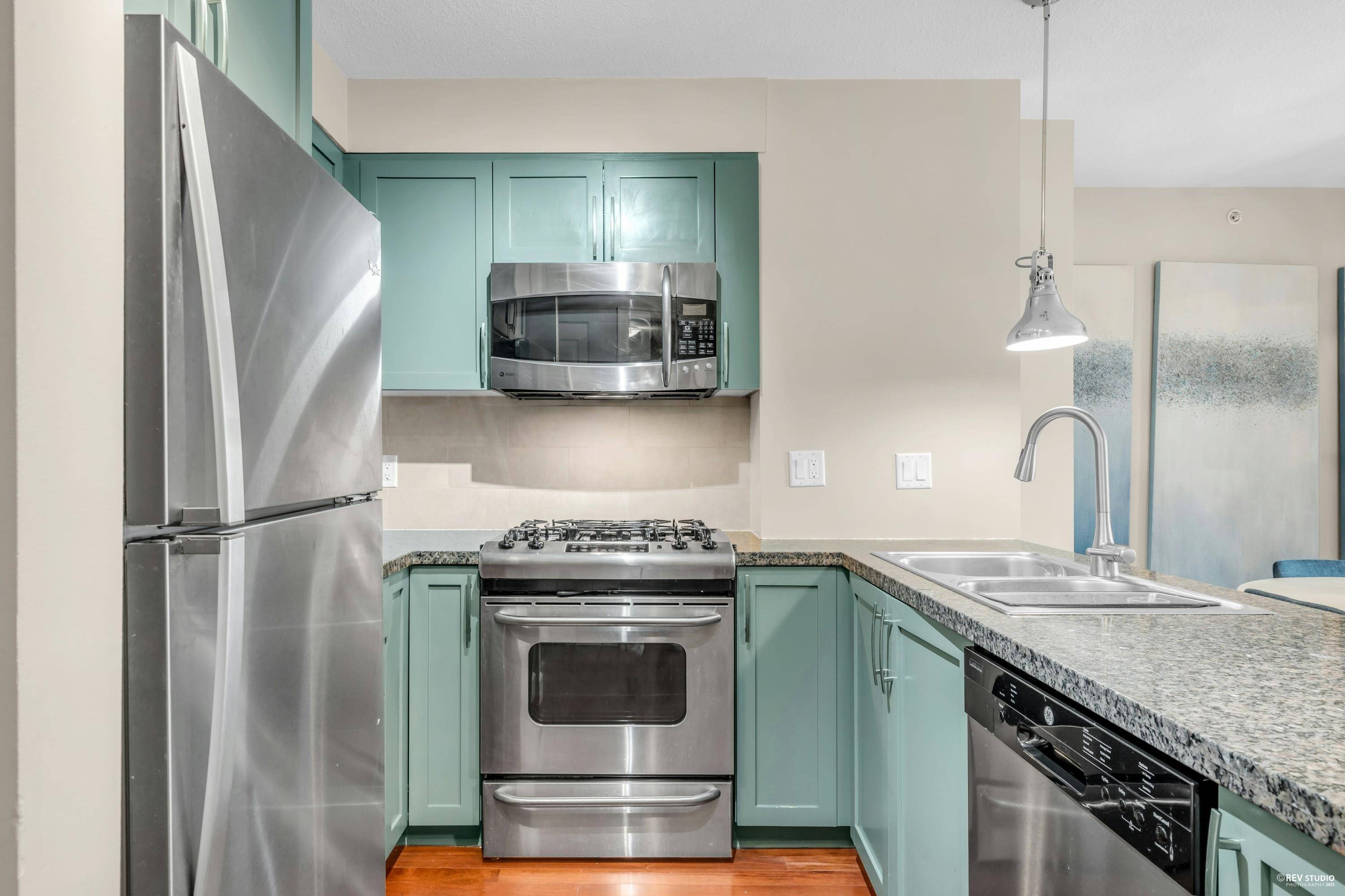 Burnaby, BC V5C 6V2,3811 Hastings ST #412