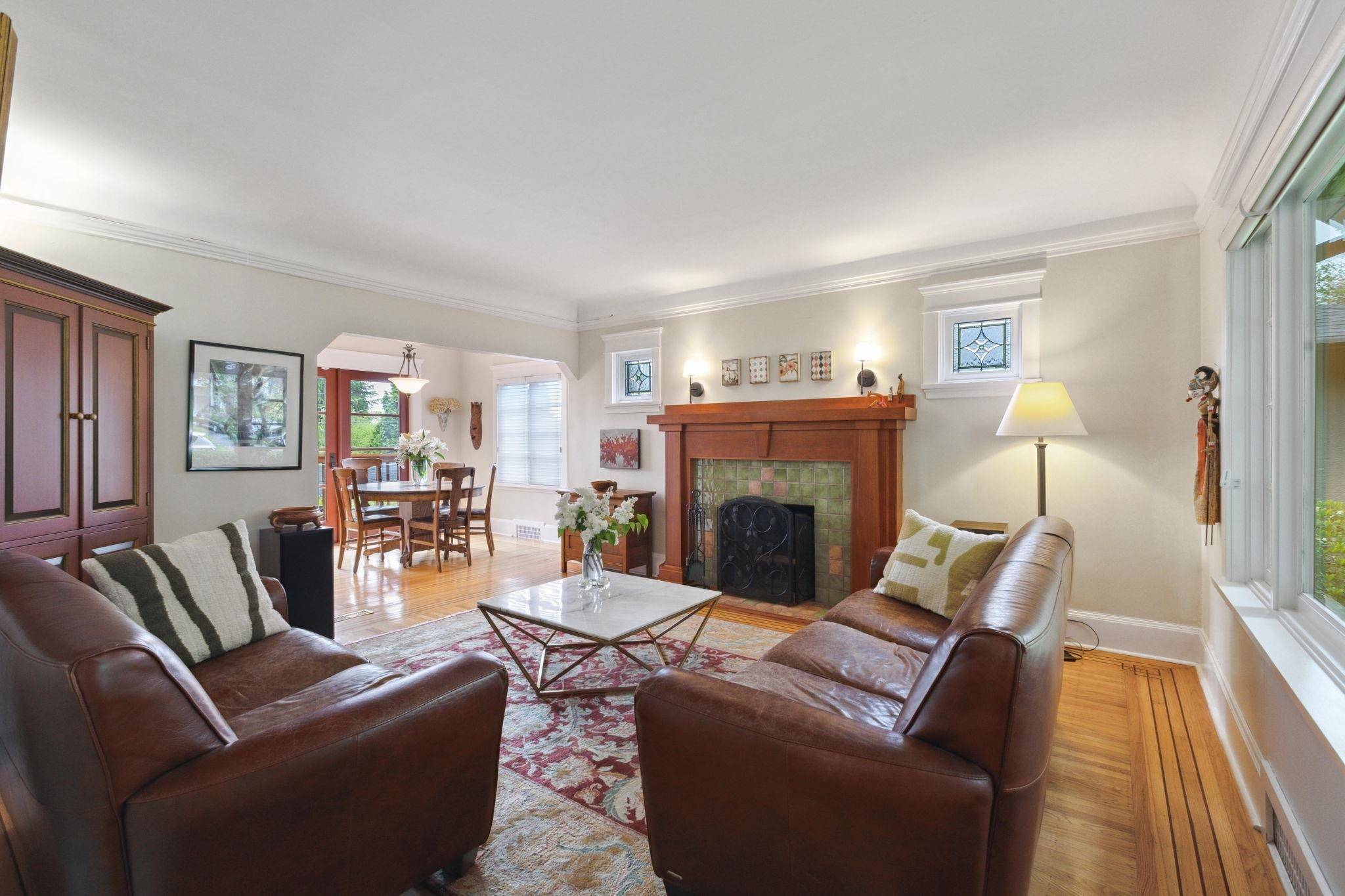 North Vancouver, BC V7L 3E9,349 E 24th ST